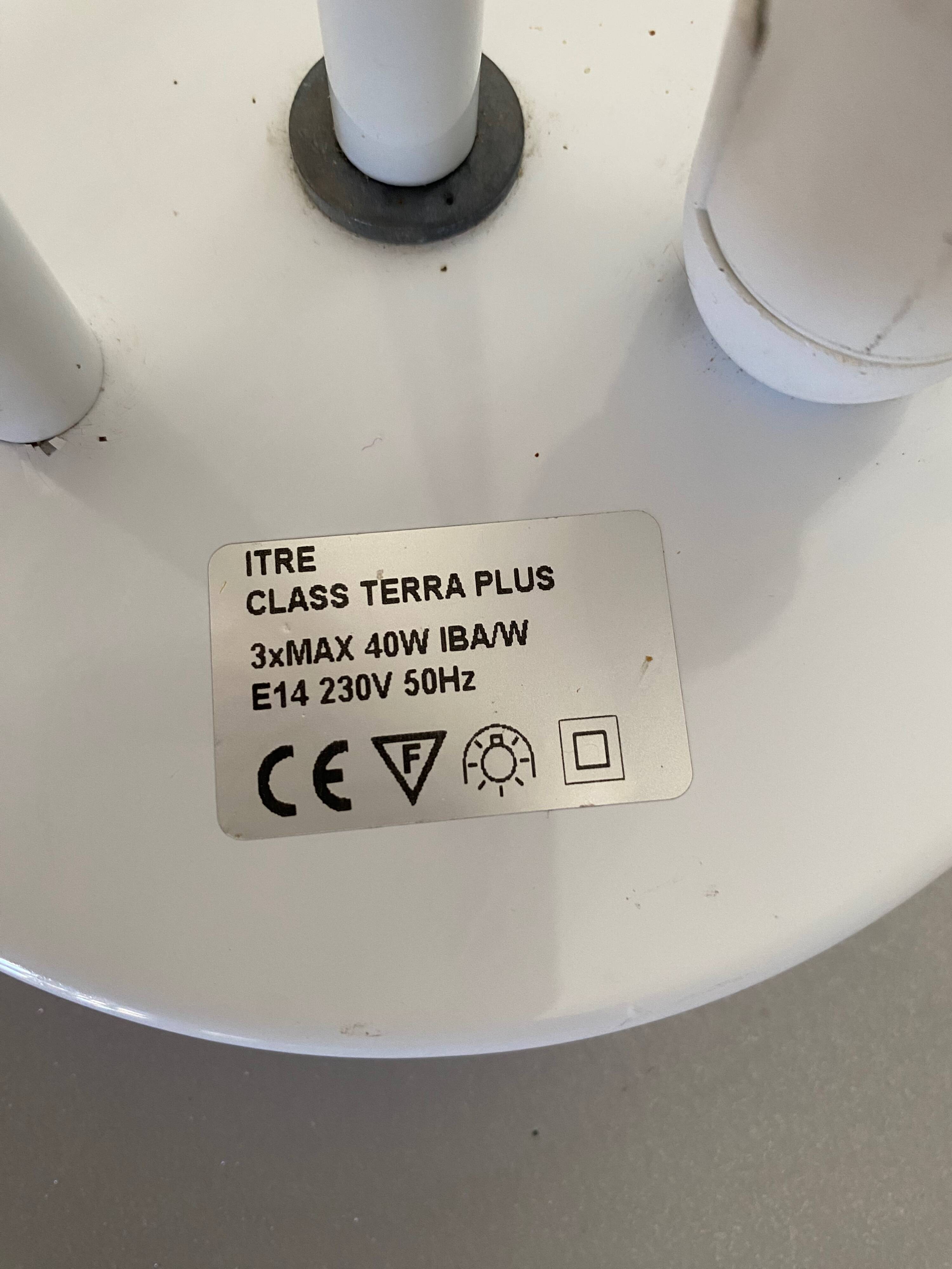 Lampadaire class terra plus – itre (italie)