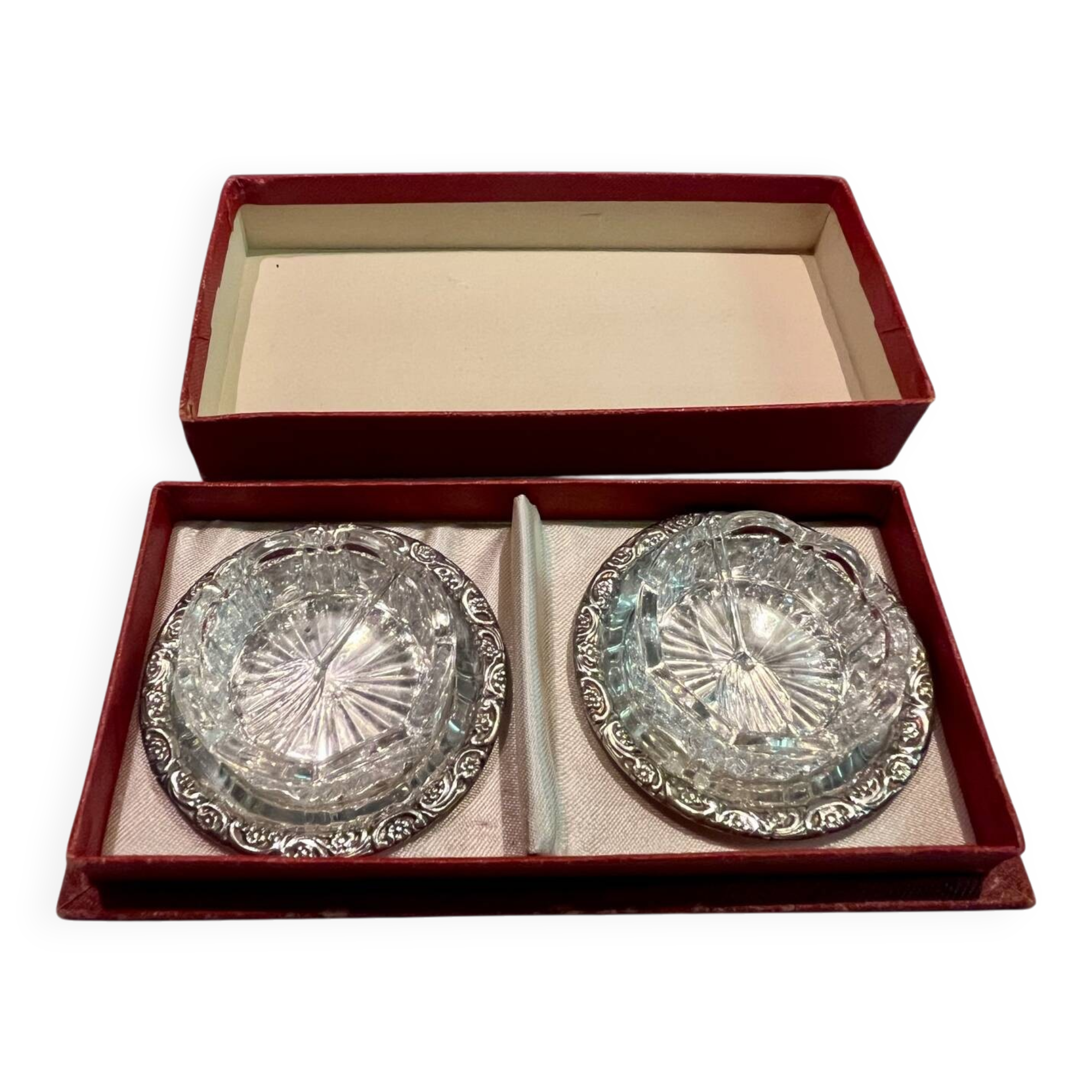 Crystal and silver-plated salt and pepper set