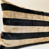 Cushion Ikat velvet black cream