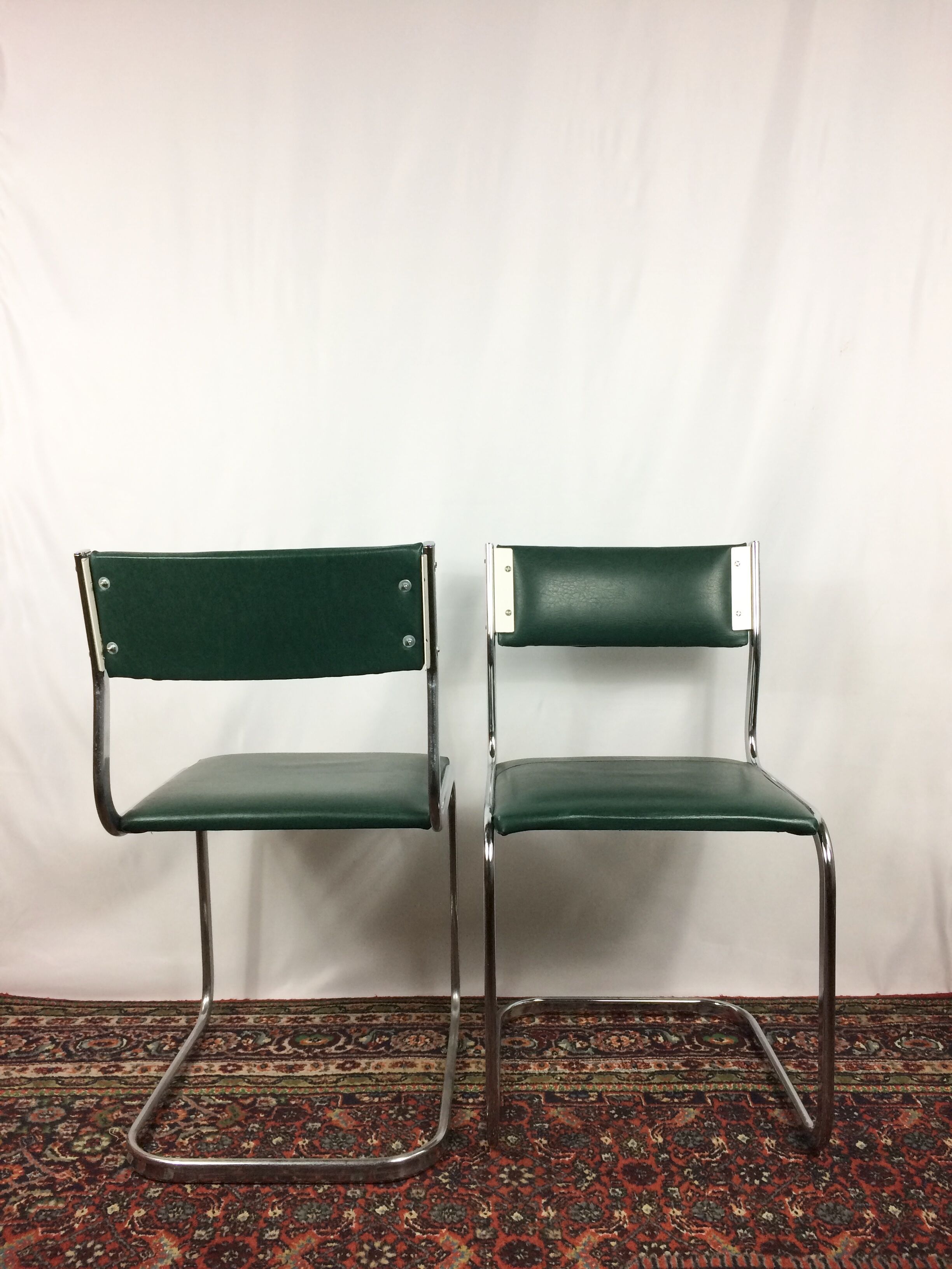 Paire de chaises "cantilever" vintage