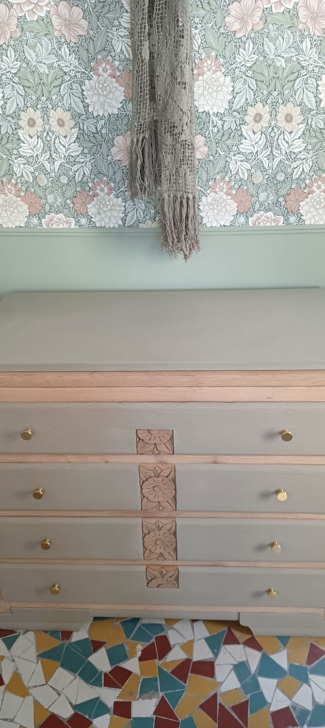 Art Deco chest of drawers