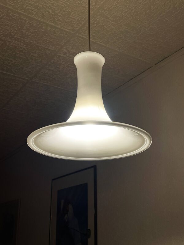 Suspension scandinave vintage ''Mandarin'' en opaline par Michael Bang pour Holmegaard, Danemark 1980