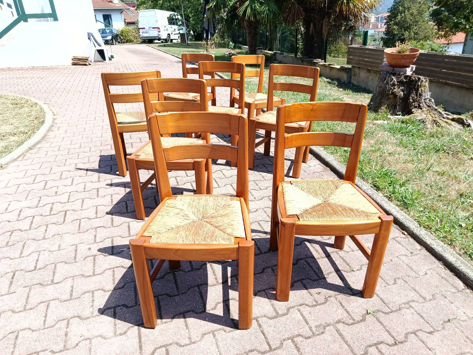 8 brutalist chairs in elm (Regain)