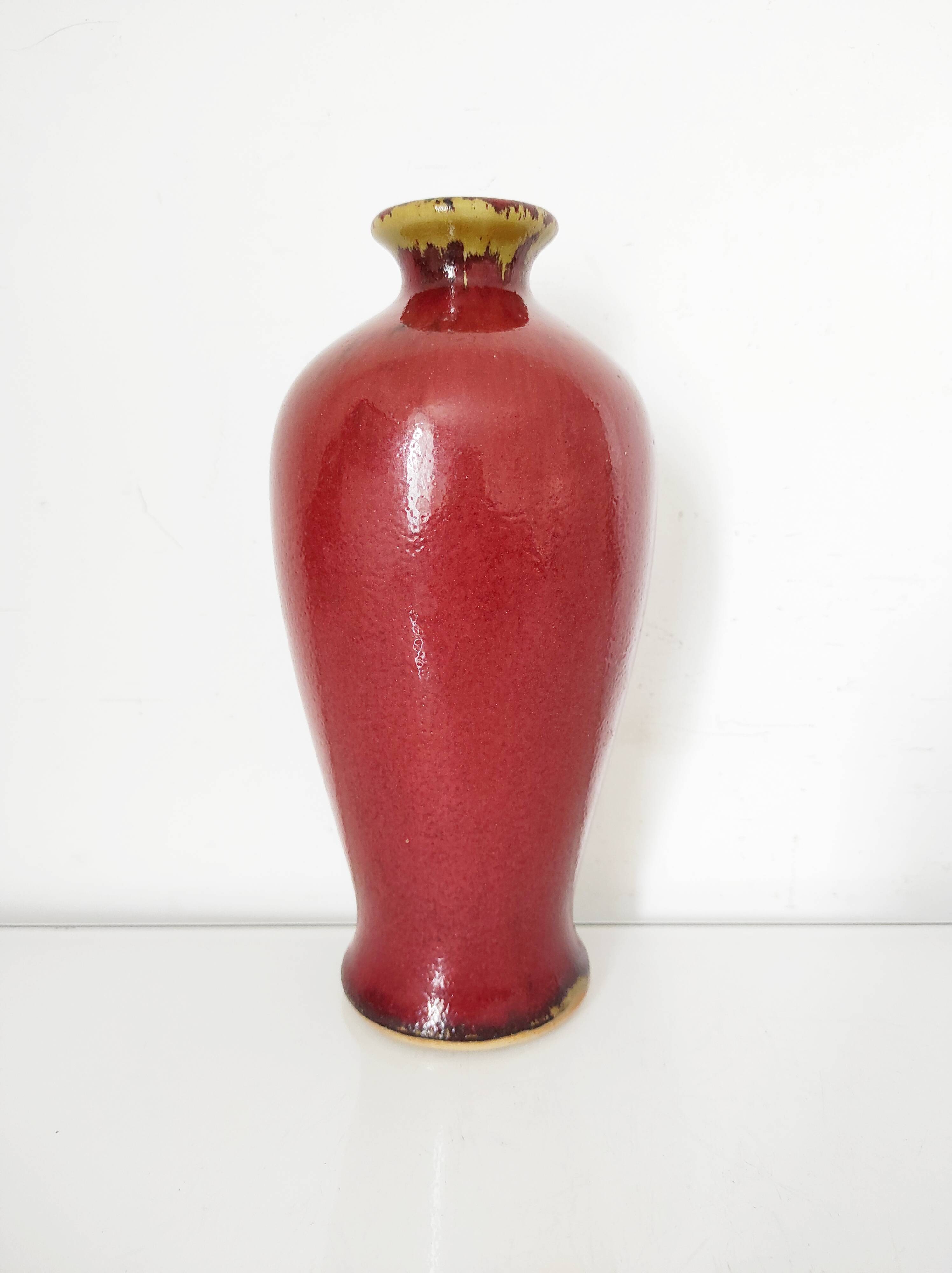 Chinese red ceramic vase 23 cm