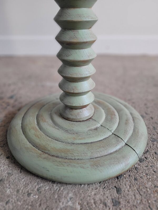 Guéridon vintage en bois patiné vert