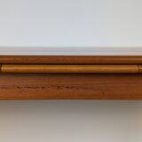 Scandinavian extendable table