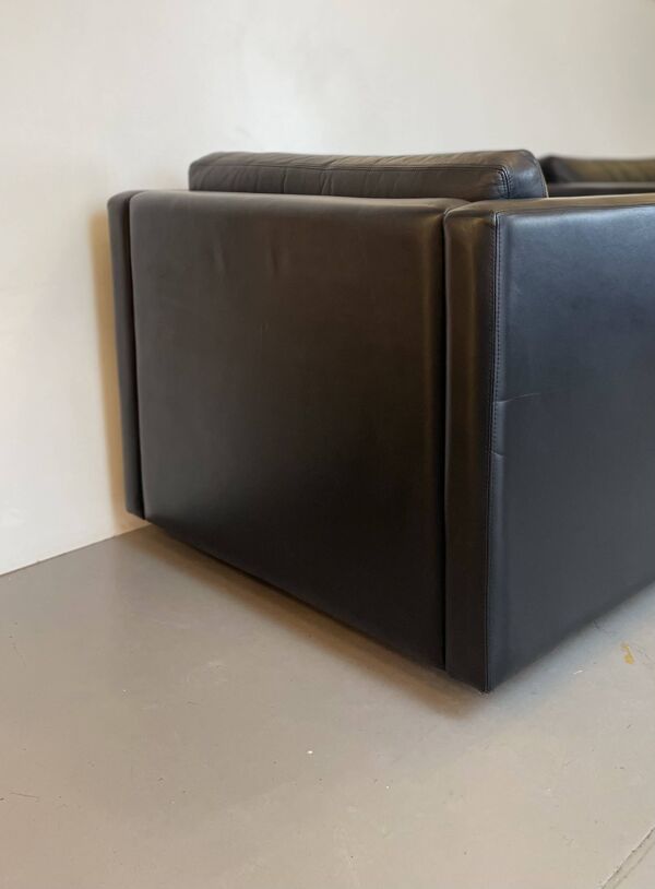 Pair of Black Leather Cube Club-Chairs by Charles Pfister for Knoll, 1980s