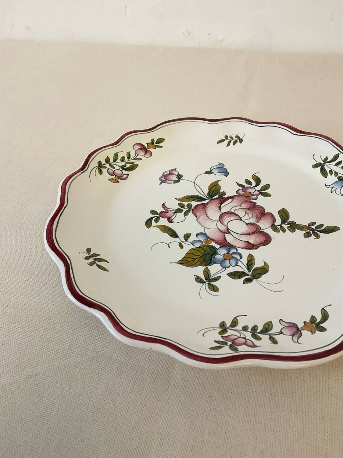 Antique plate in earthenware – handmade Strasbourg decoration – festooned edge