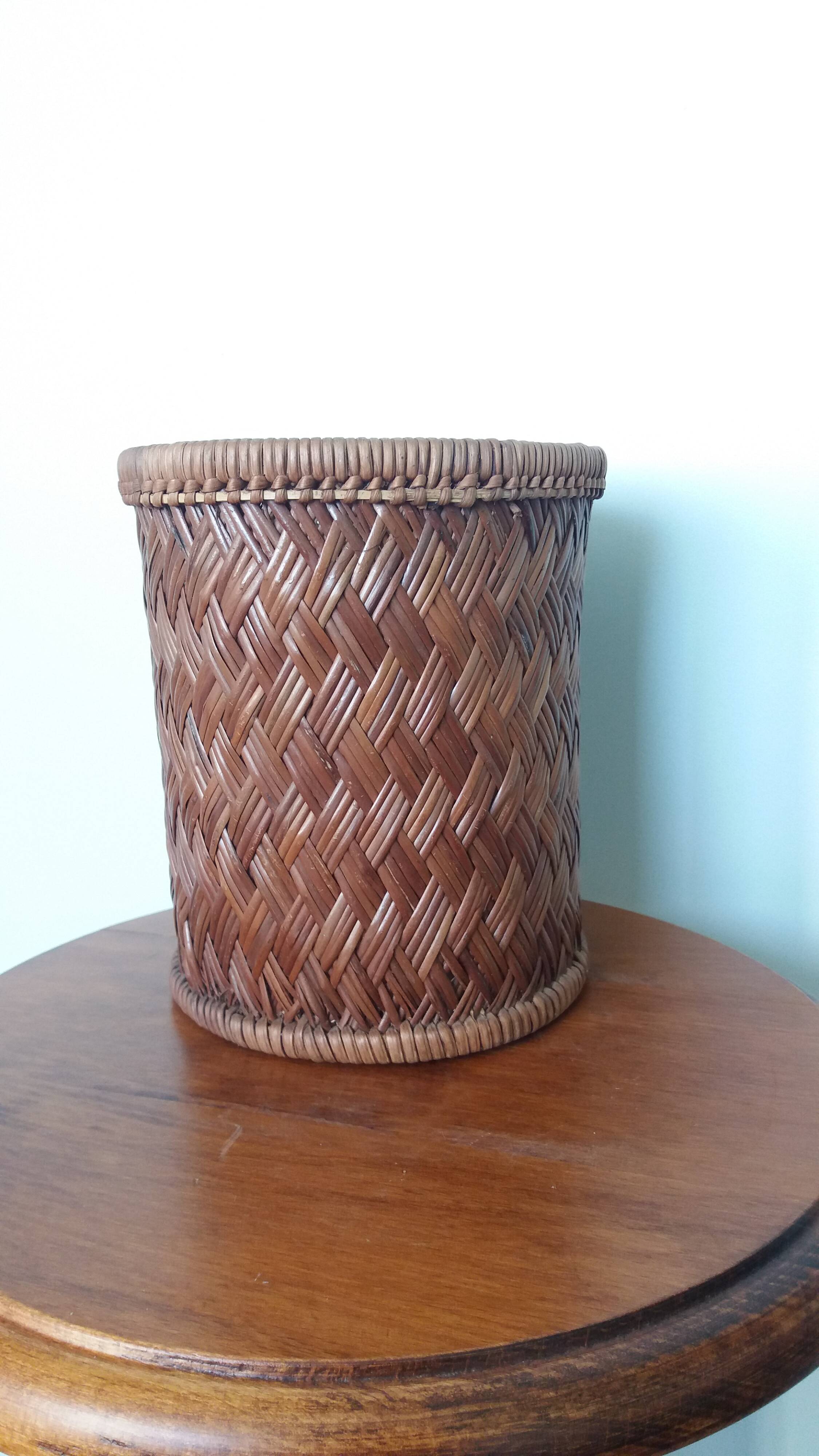Panier cylindrique haut en osier, cache-pot ou corbeille à papier