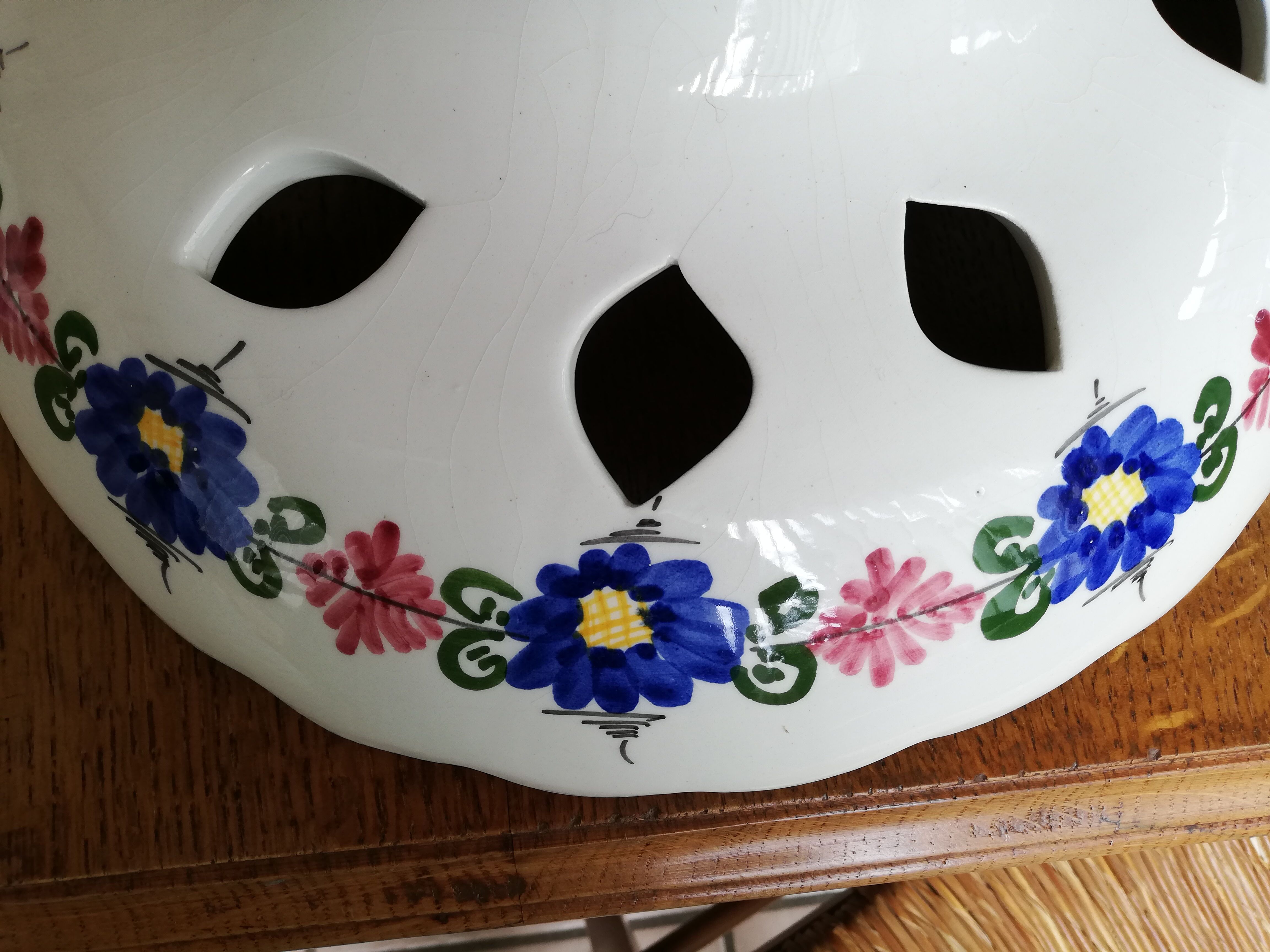 Antique ceramic suspension