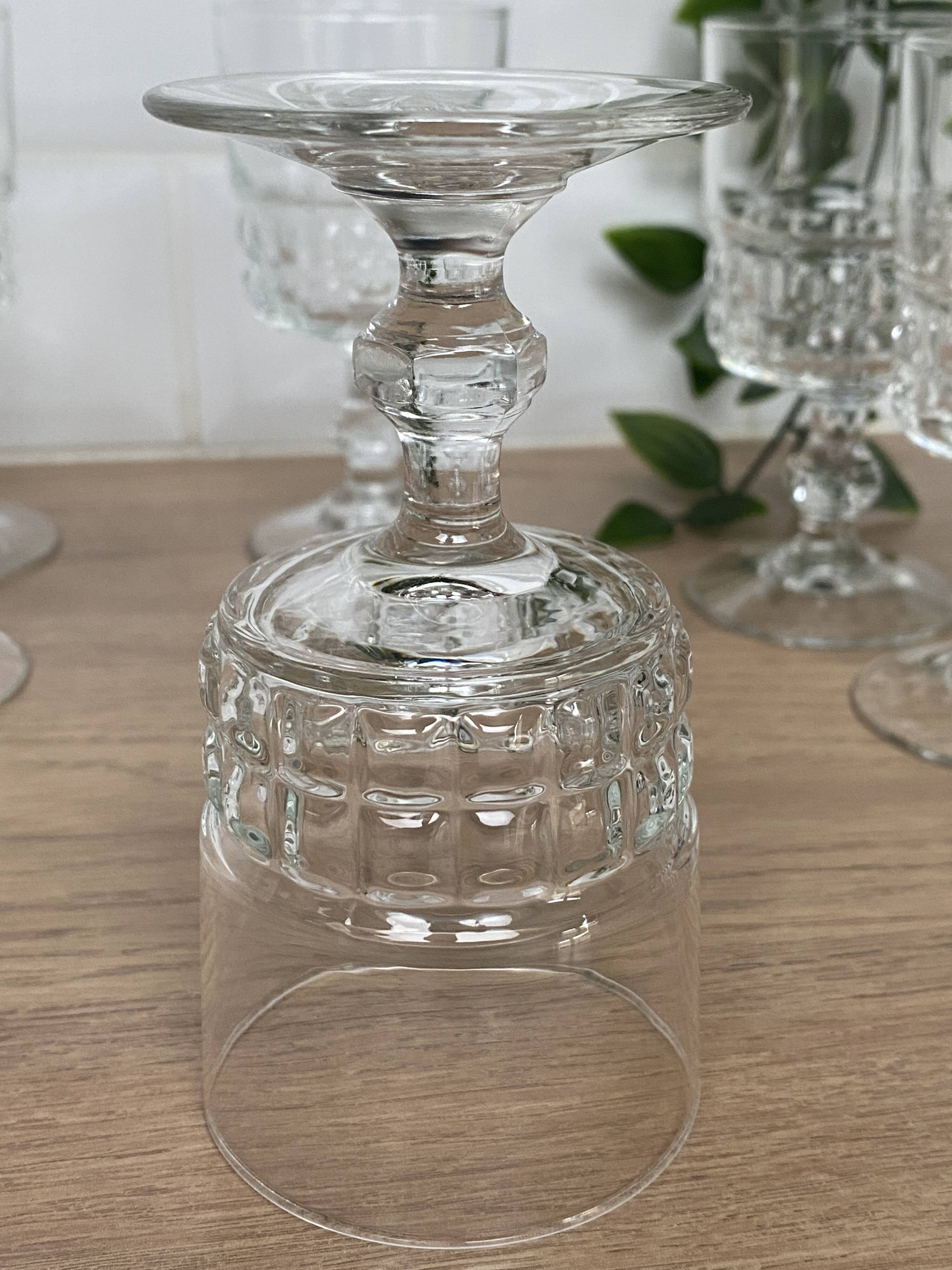 Set of 6 Luminarc Quadrille white wine glasses