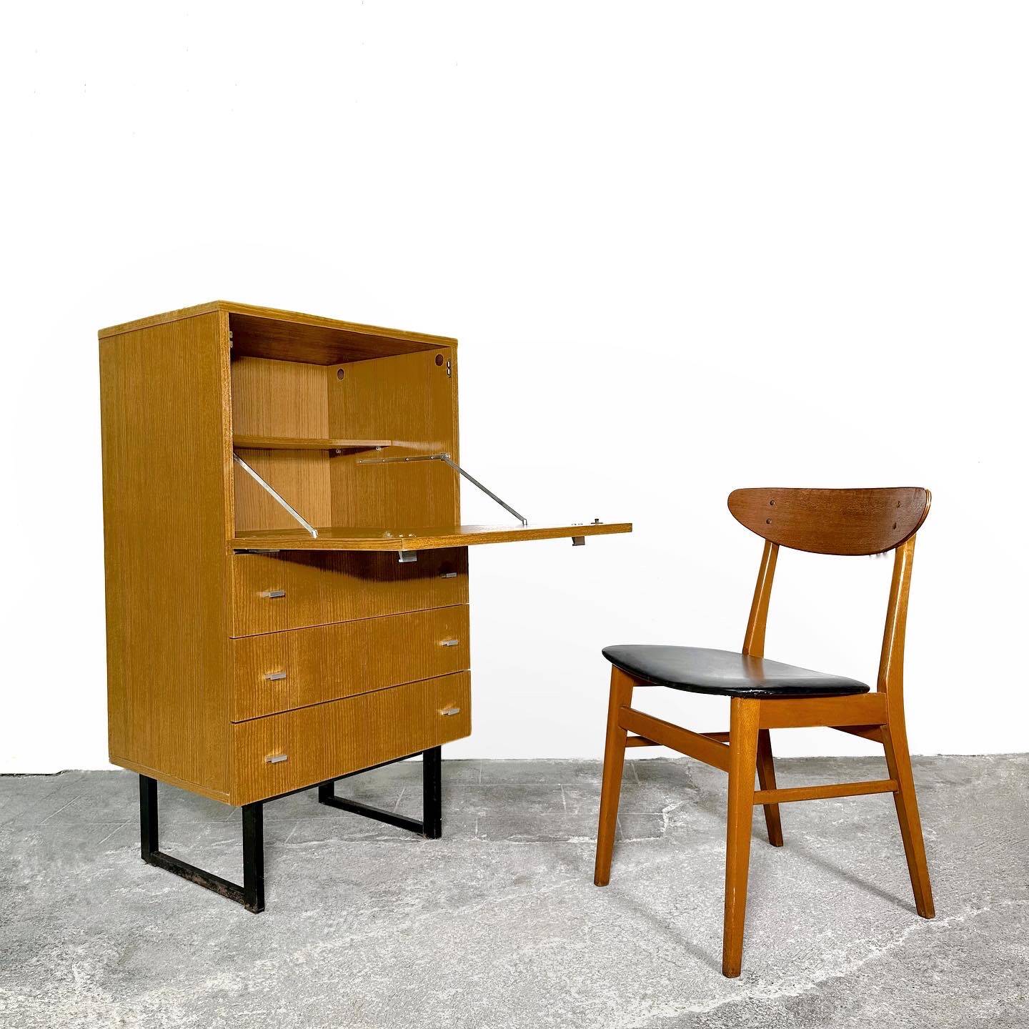 Secretary model "693" by Pierre Guariche, 1960