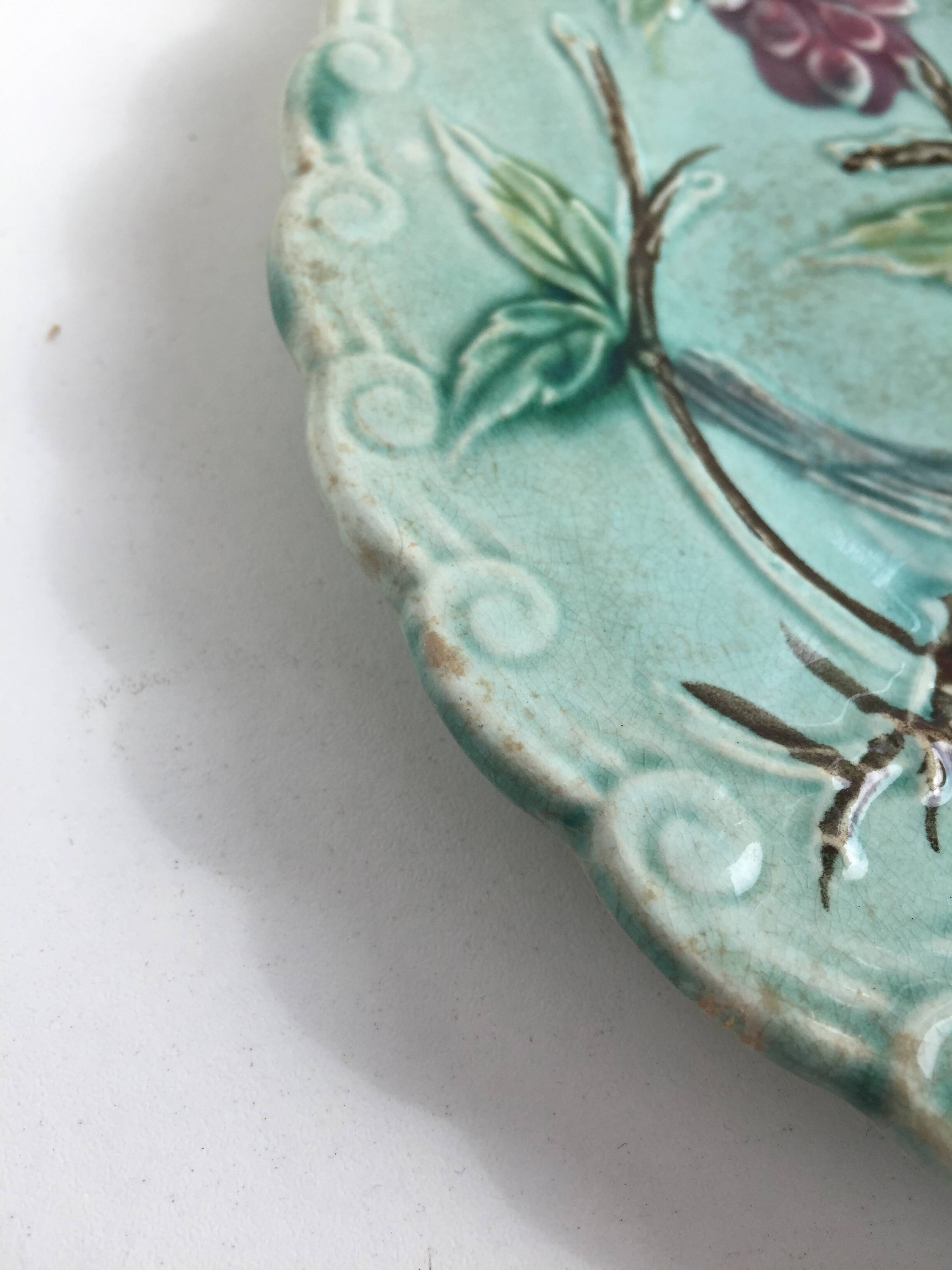 Slip plate decorated with birds