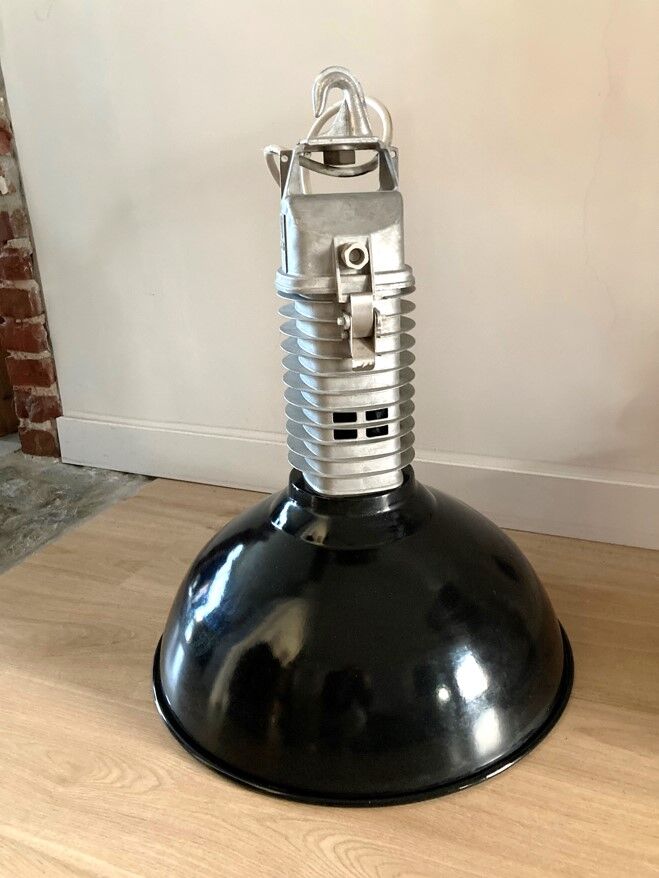 Suspension industrielle Philips