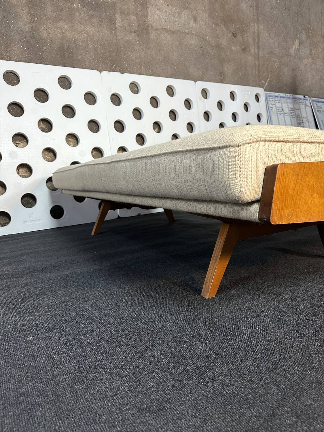 Canapé convertible Daybed Knoll Antimott + Table assortie –