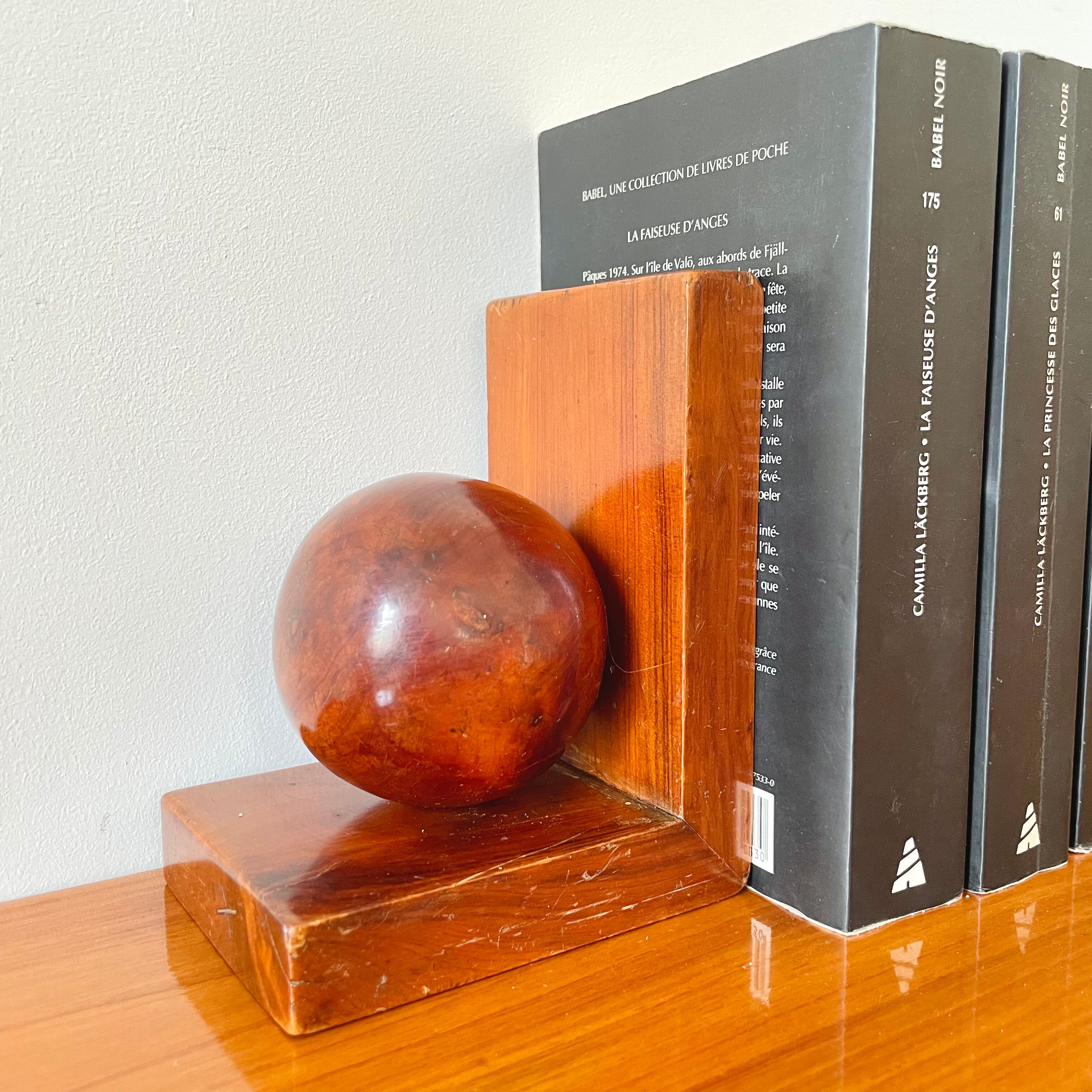 Pair of bookends in tuya magnifying glass