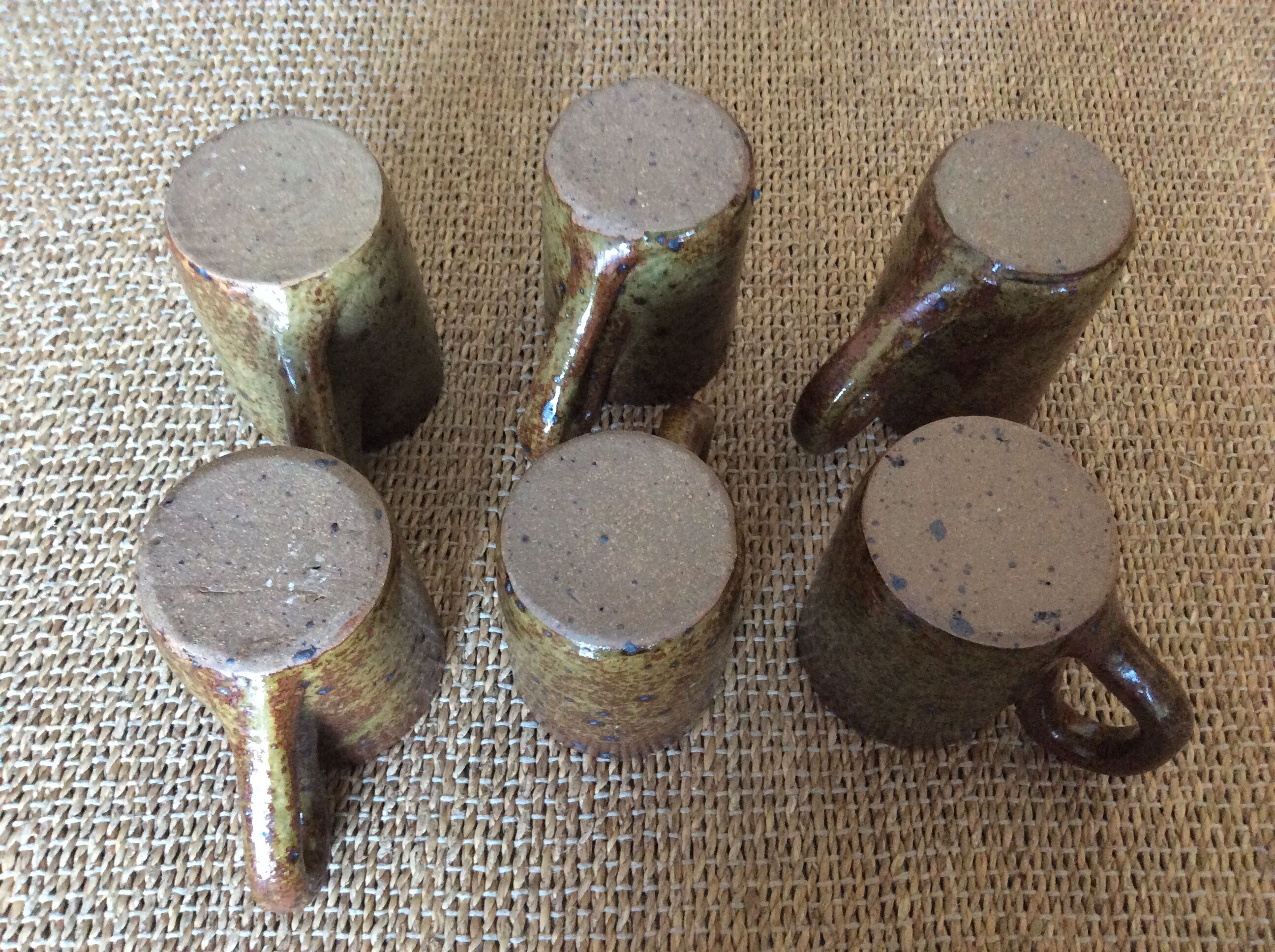 6 stoneware mugs