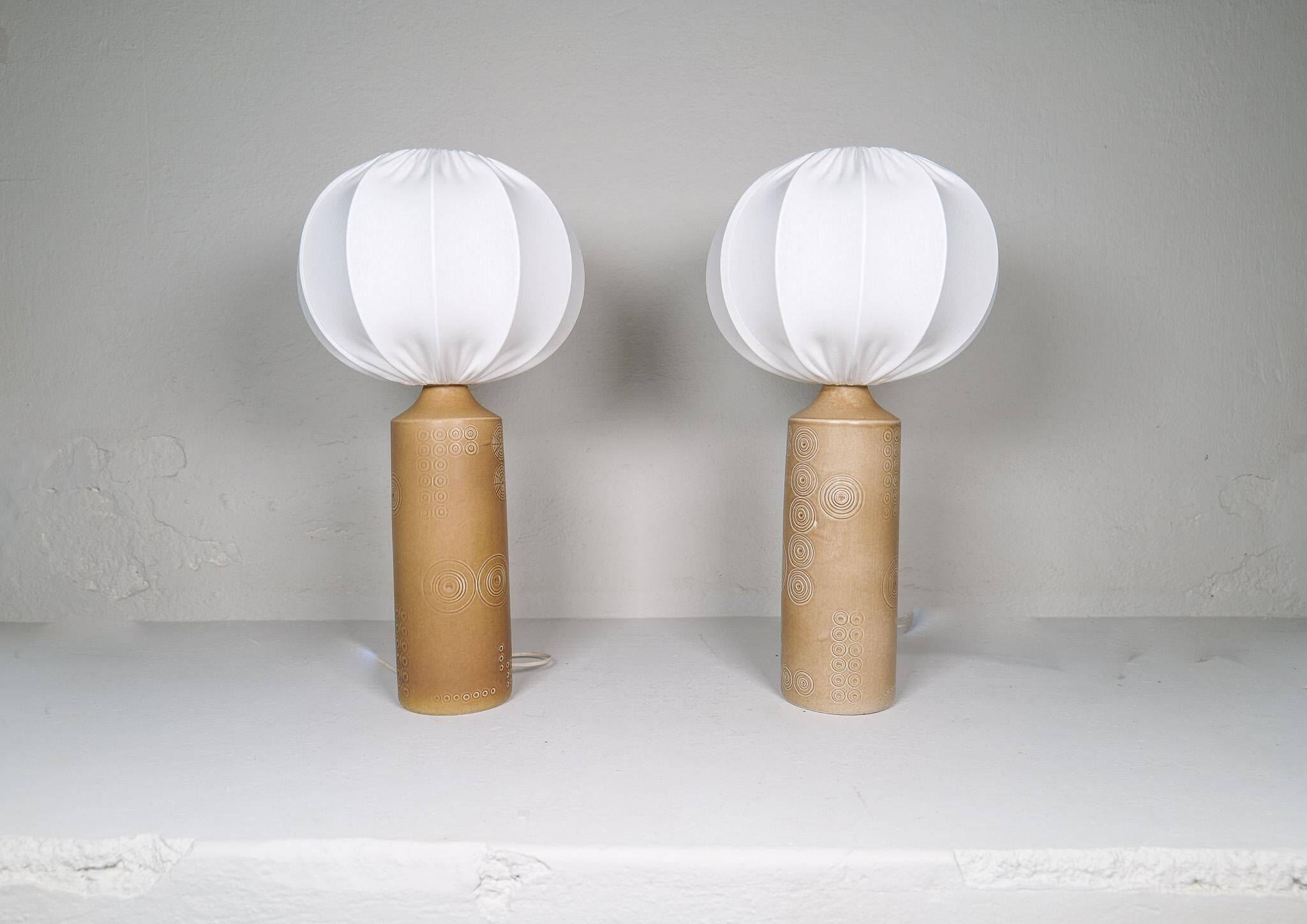Pair of Midcentury porcelain lamps by Olle Alberius, Rorstrand, Sweden, 1960s.