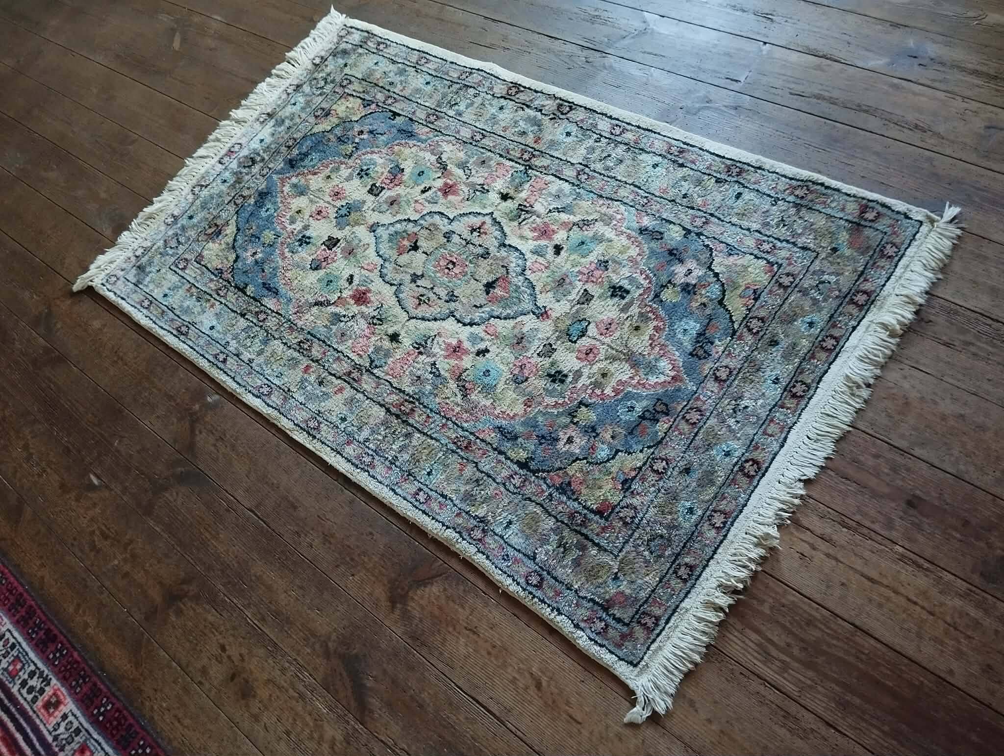 Handmade Pakistani wool and silk rug 128x80cm