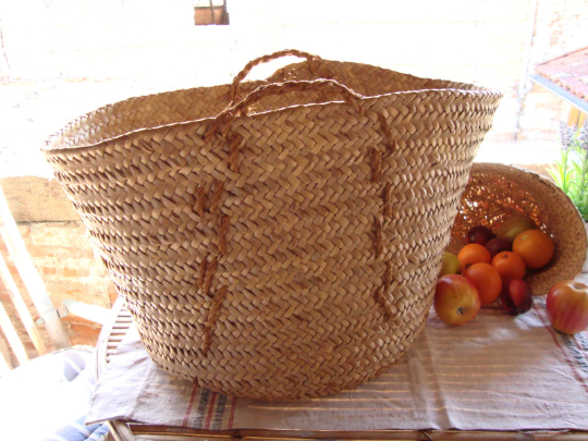 Vintage laundry basket with handles