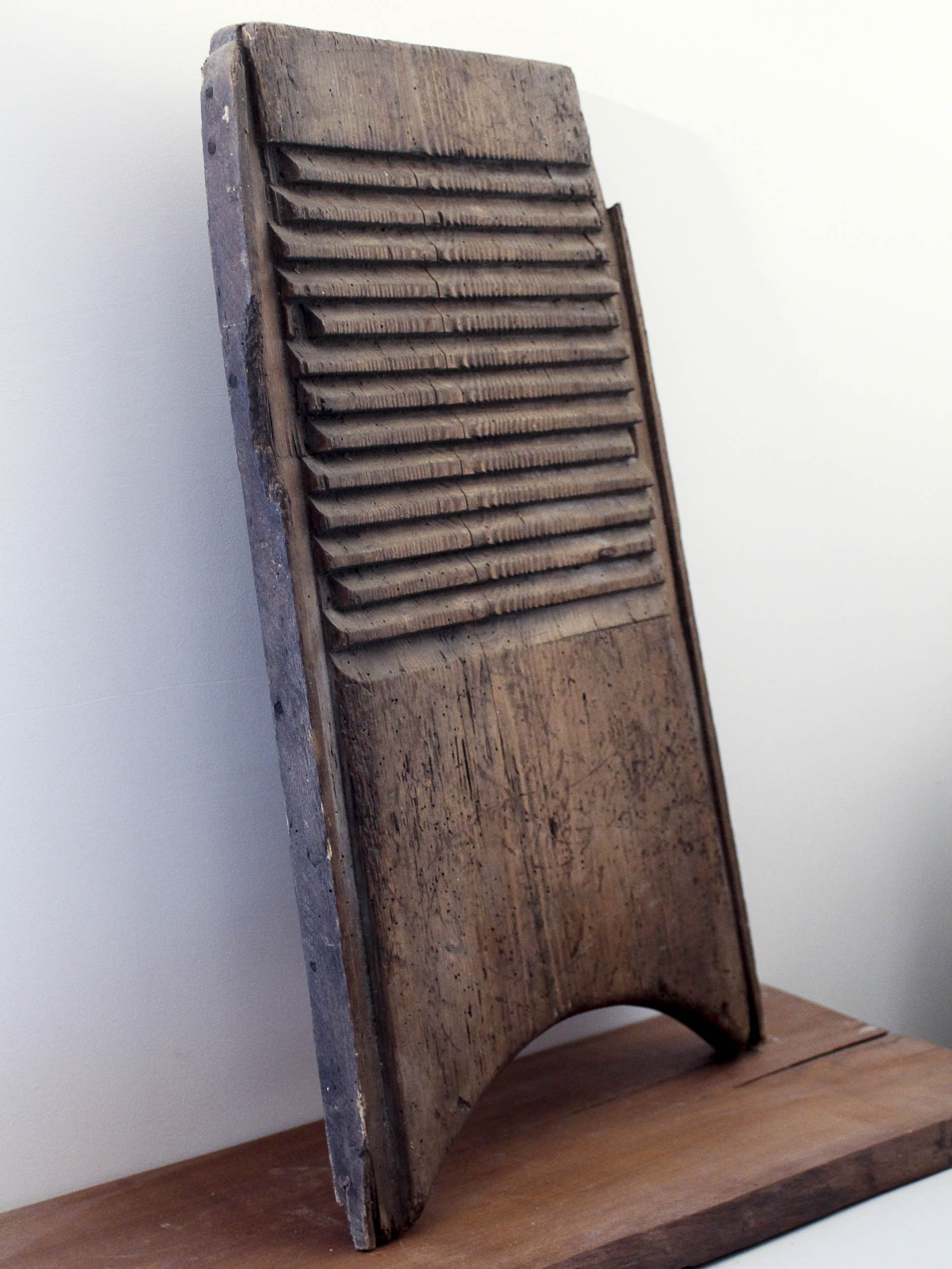 Wooden washing board