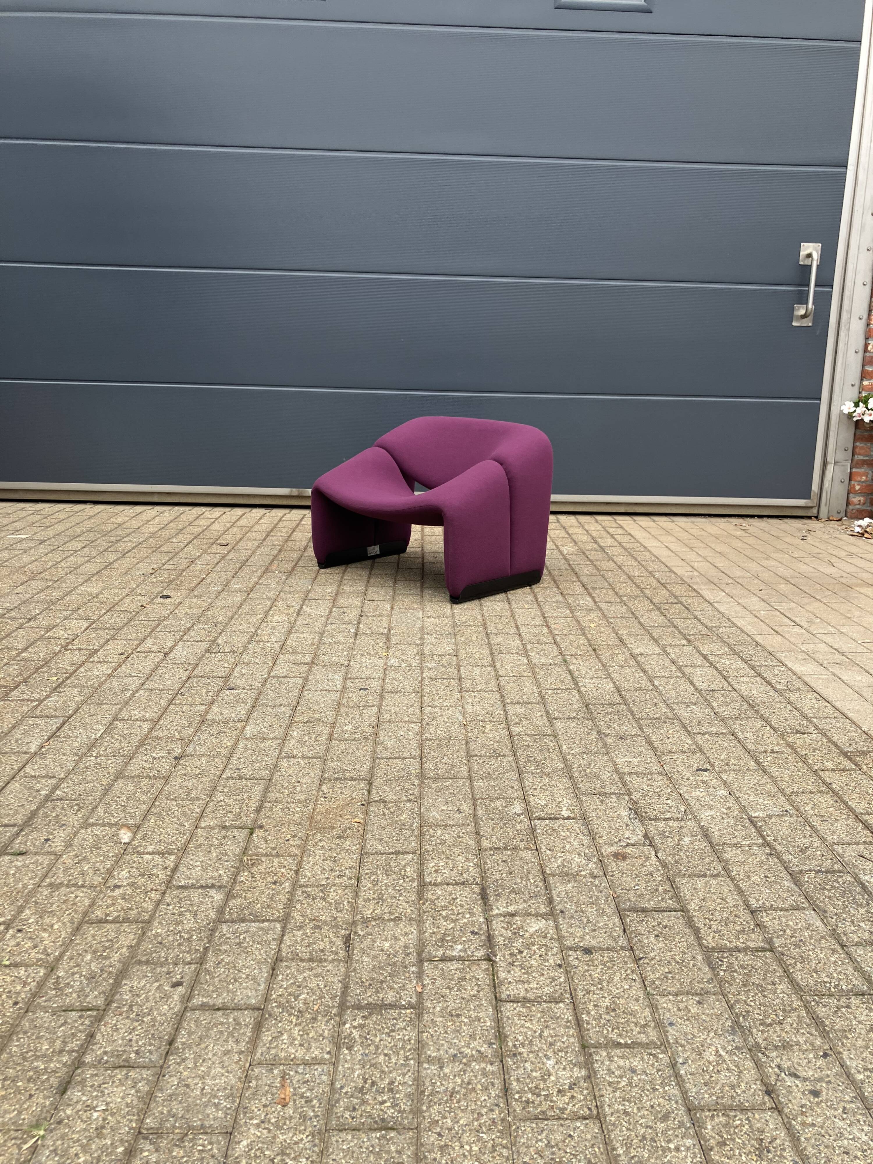 2x Artifort Groovy F598 by Pierre Paulin, Violet, original