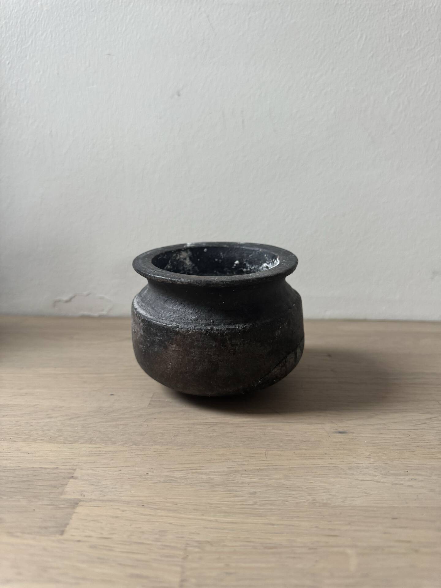 Lot of 3 ancient pots from Indonesia, black terracotta, wabi-sabi.