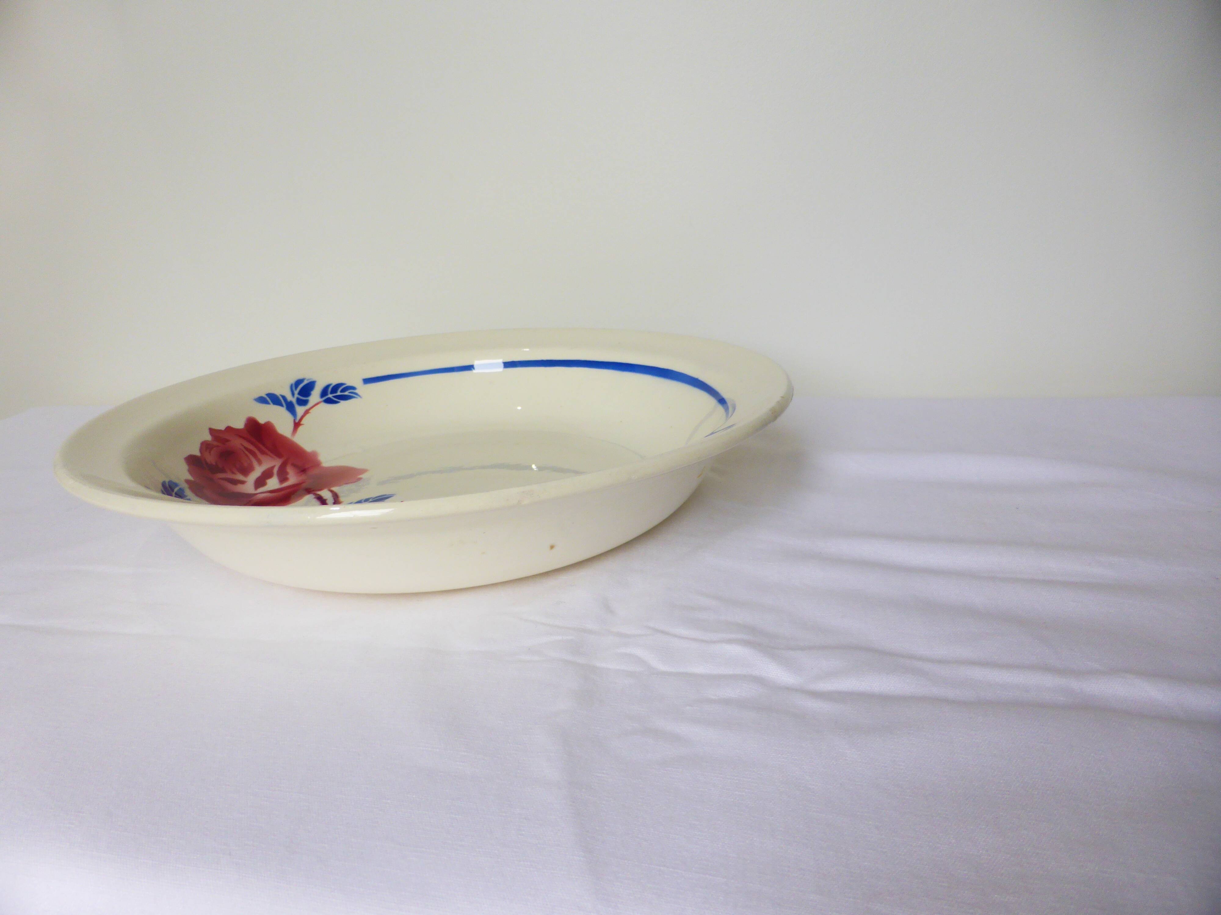 1 round, hollow K&G Luneville Chantal model dish