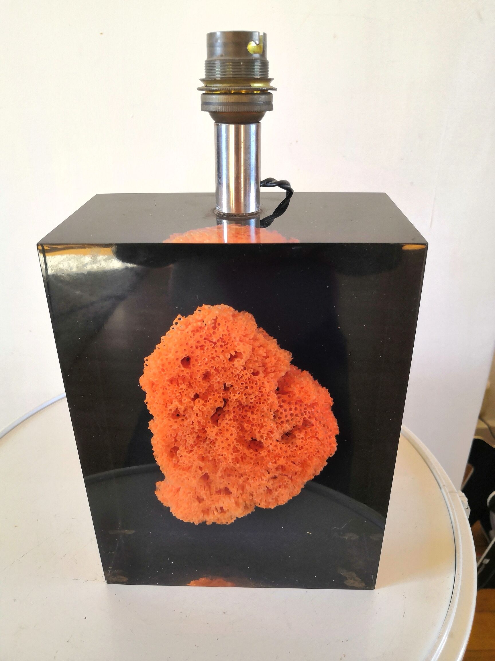 Resin lamp inclusion coral red design 70s