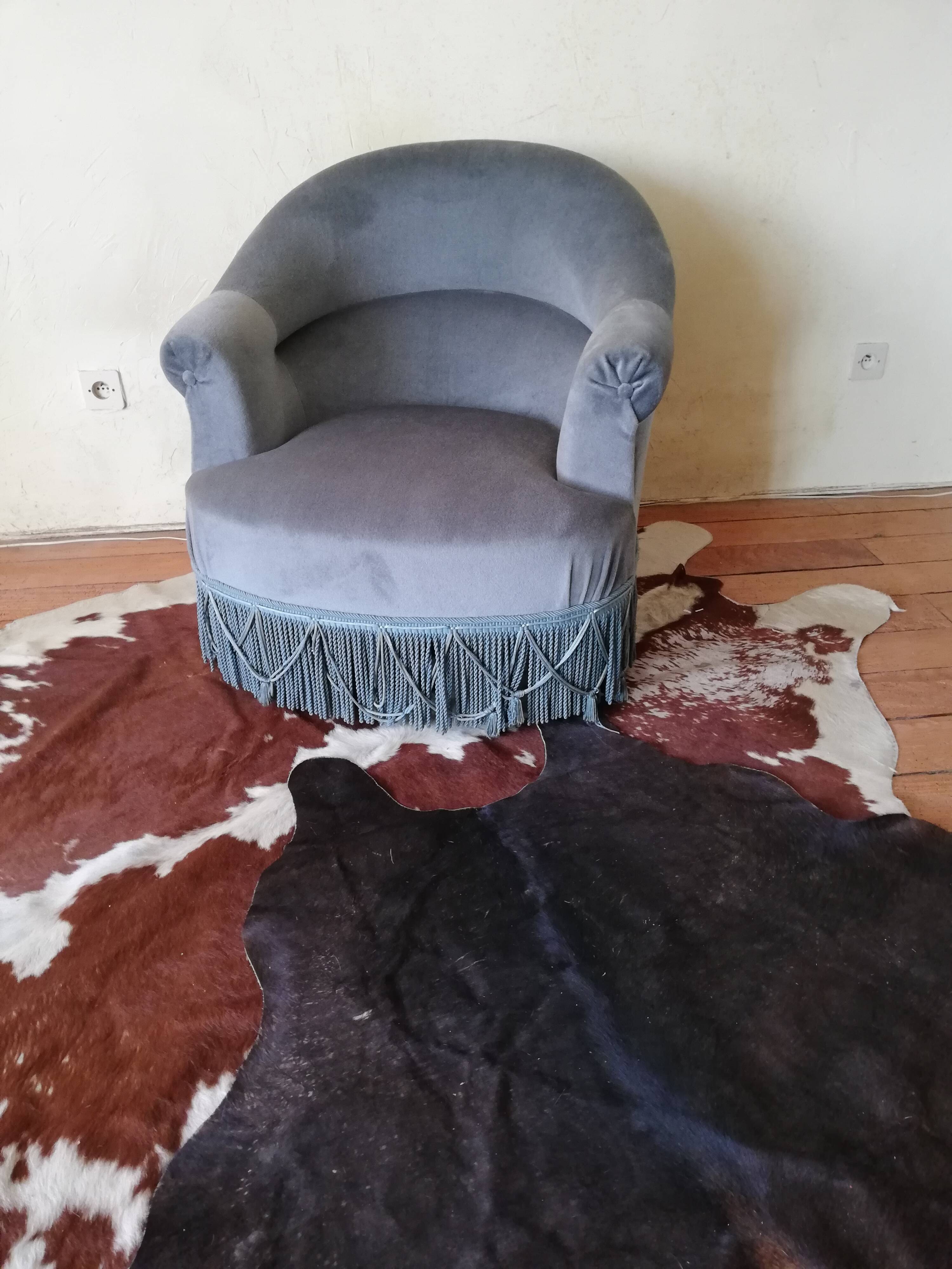 Chair toad blue fabric and fringe