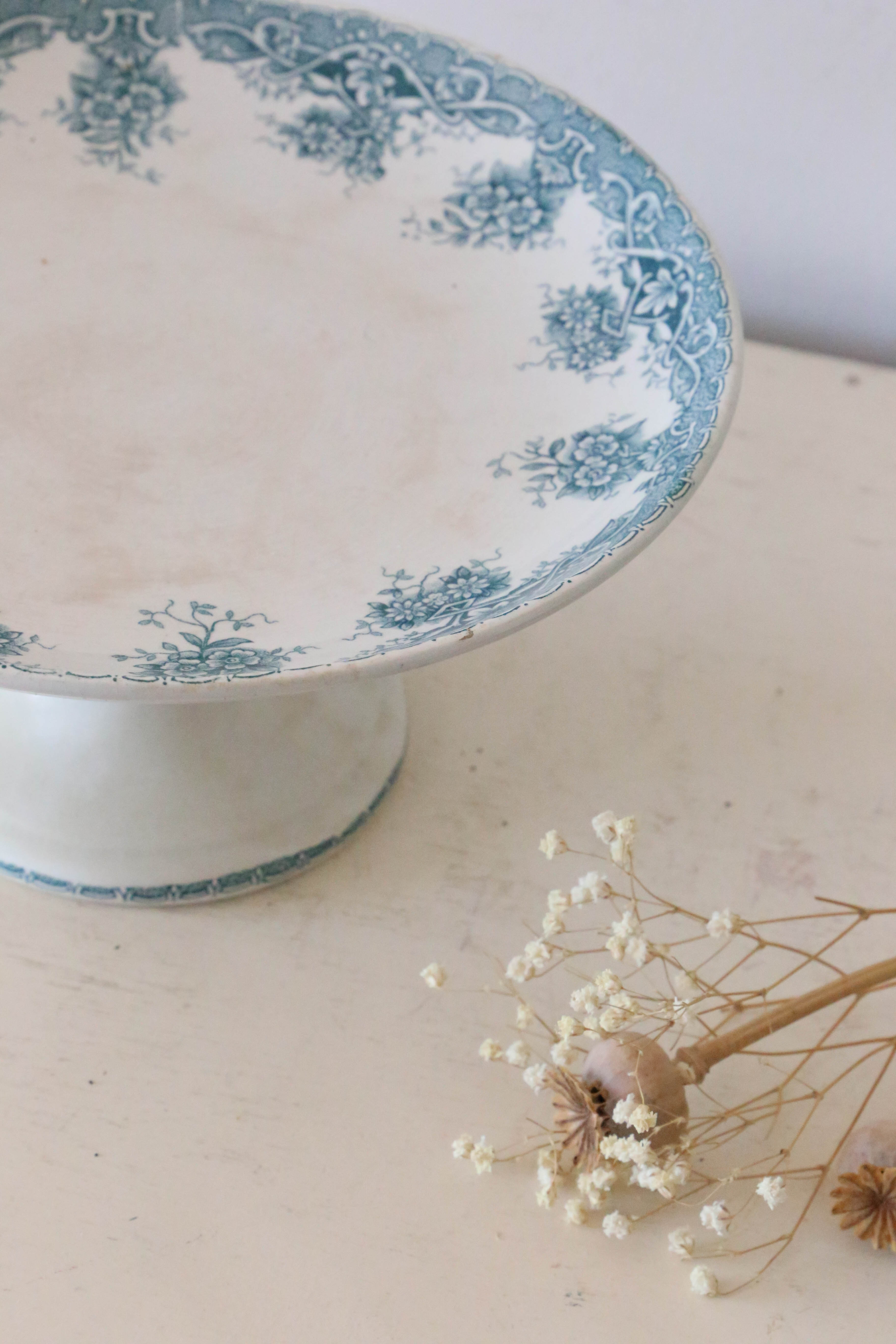 Antique ceramic compotier, Prima model of Saint Amand, French manufacture, late nineteenth