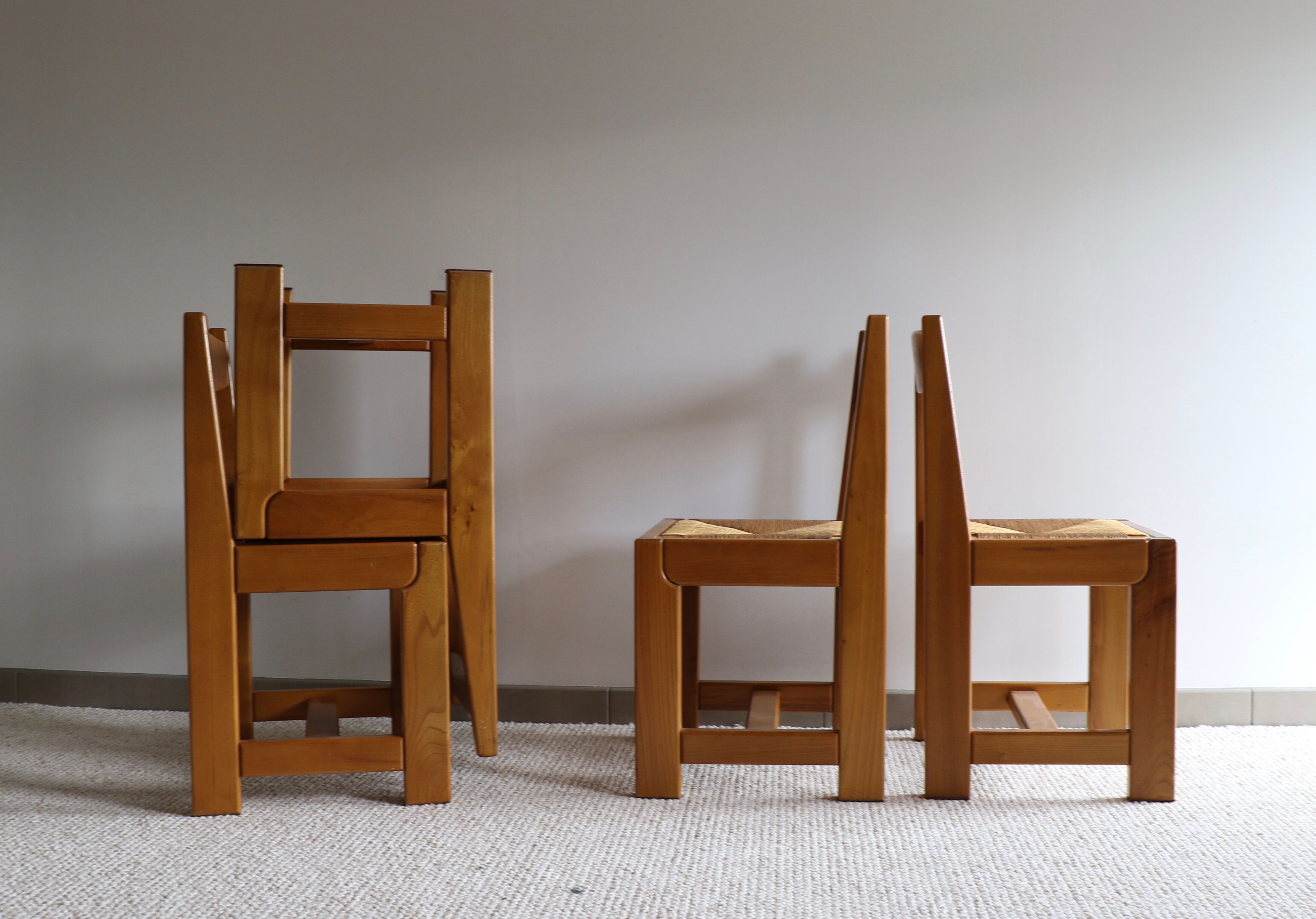 Chaises paillées en orme massif