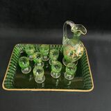 Service à liqueur en cristal teinté vert avec rehauts de dorures à décor de