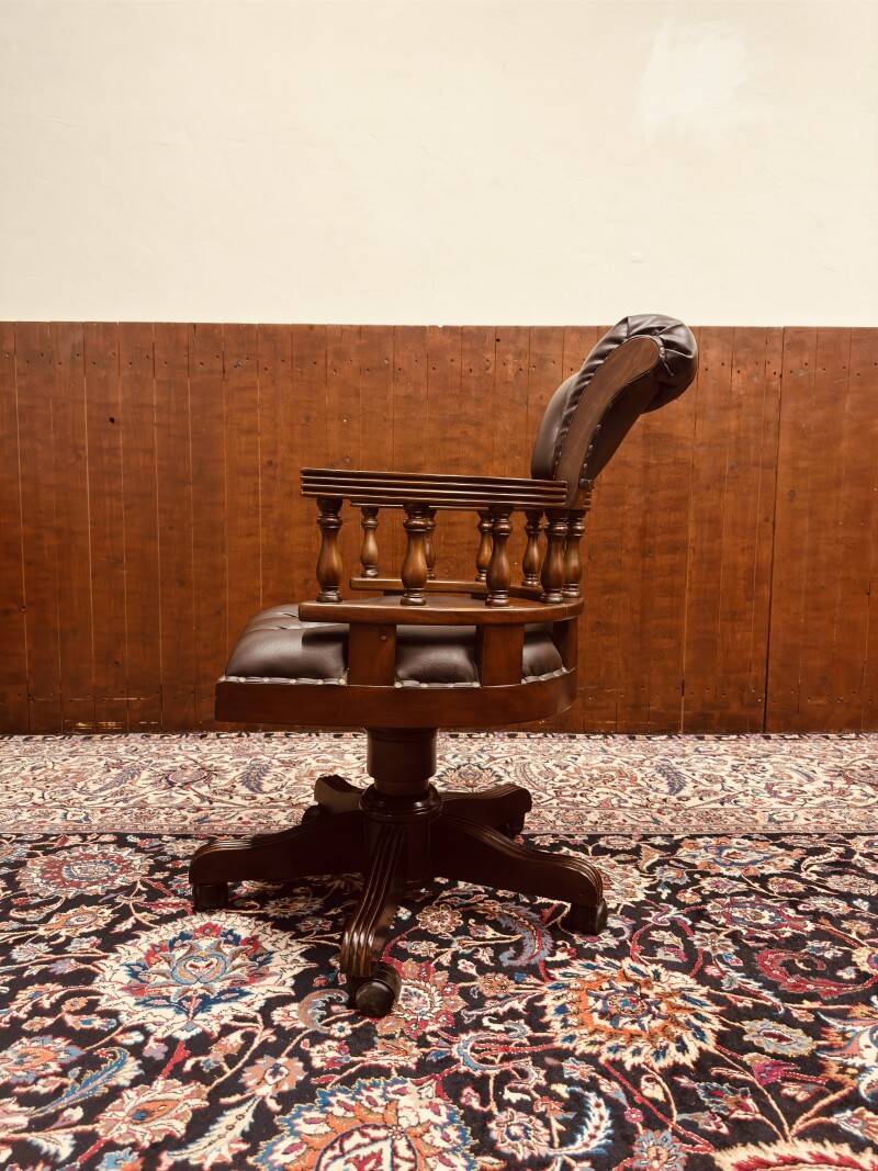 Chaise de bureau classique anglaise de style capitaine marron