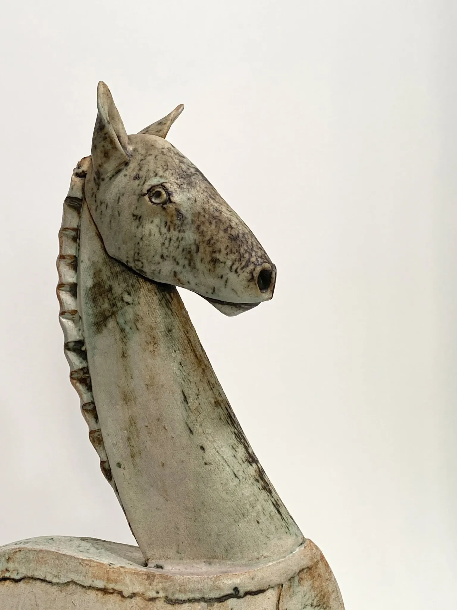 Sculpture de cheval en céramique
