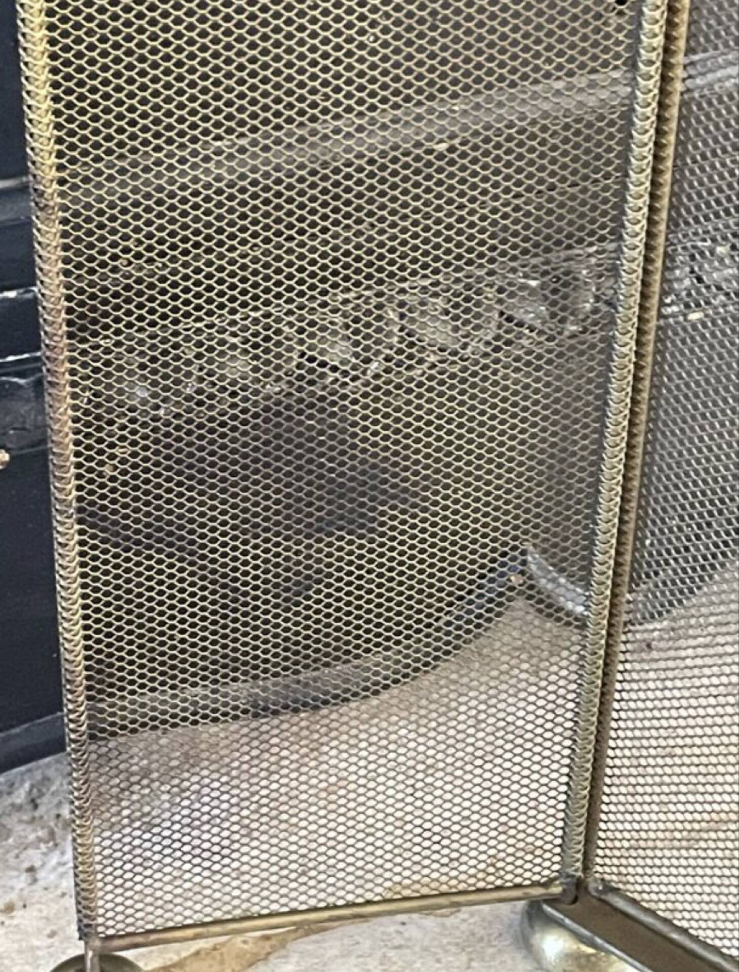 Vintage English fire screen in brass and gilded metal.