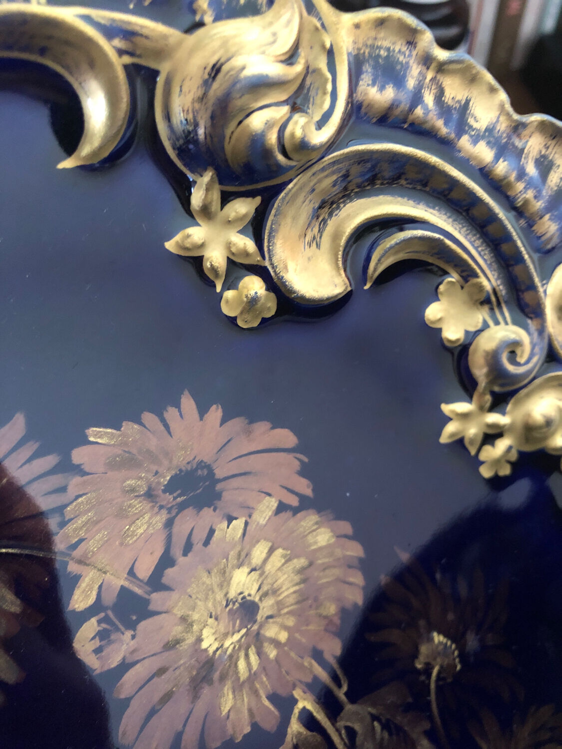 Decorative plate in Limoges porcelain