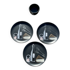 3 assiettes et 1 ramequin