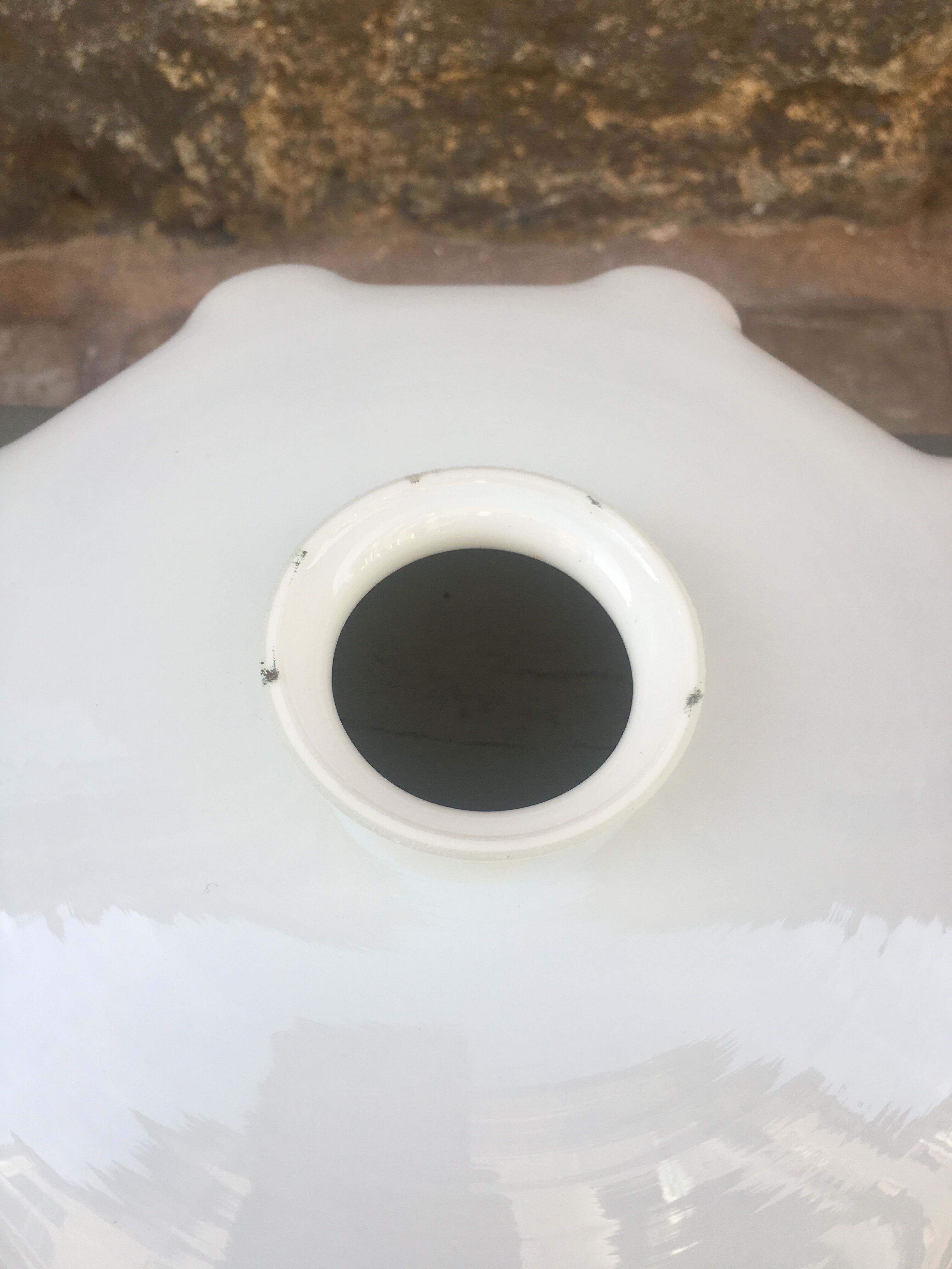 Glass wavy suspension