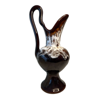Ceramic jug with handle