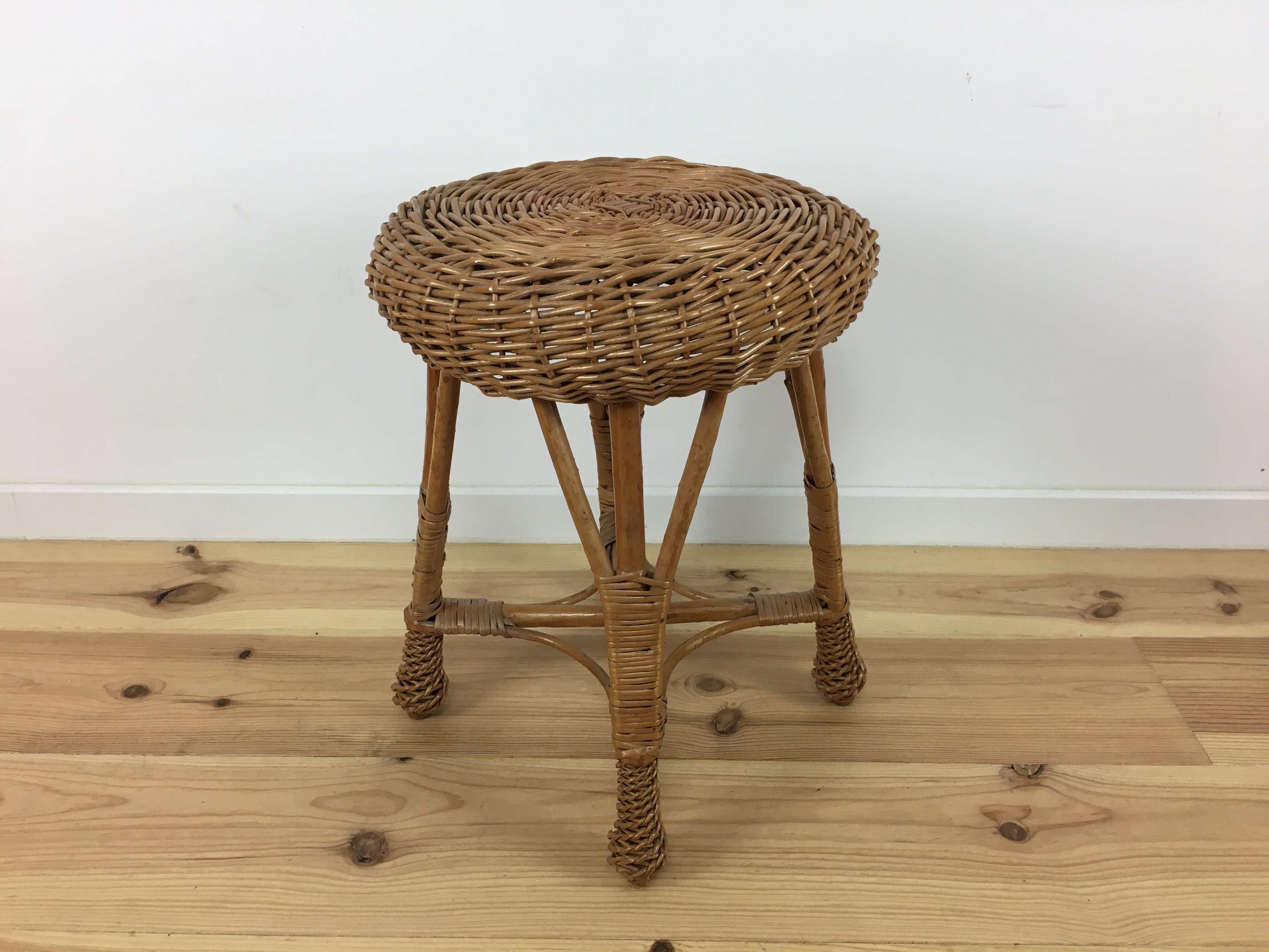 Tabouret en osier rotin