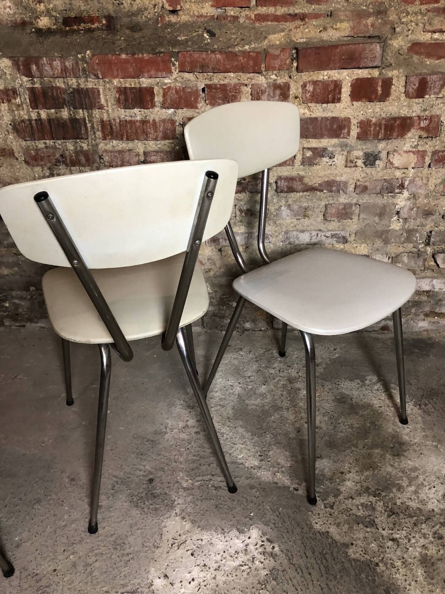 Set of 4 chairs iron and white vinyl 1960 Columbus Creation