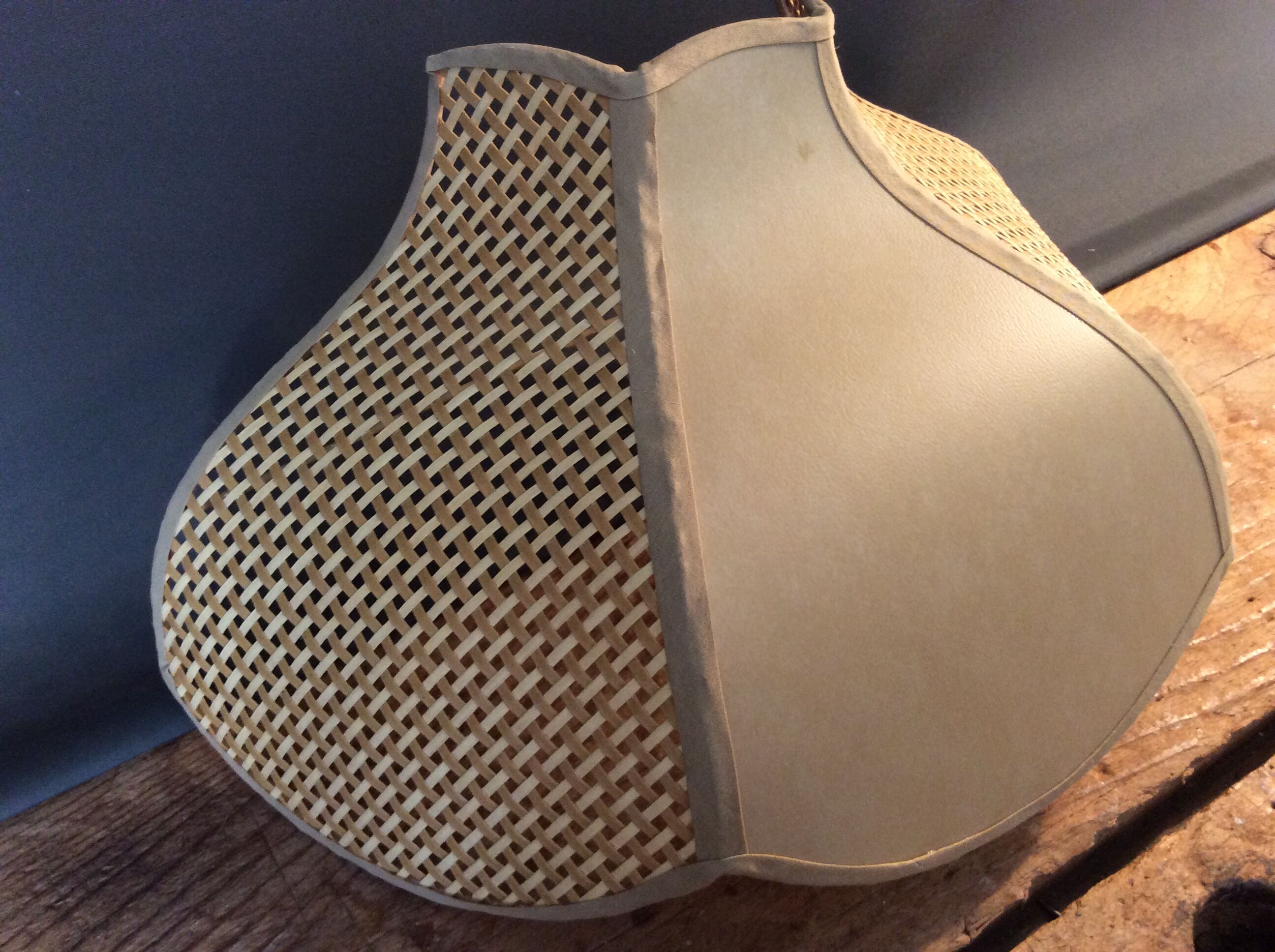 Vintage flower wall lamp