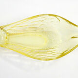Plat coupe oiseau, en verre cristallin jaune pâle