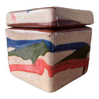 Boîte en céramique avec couvercle