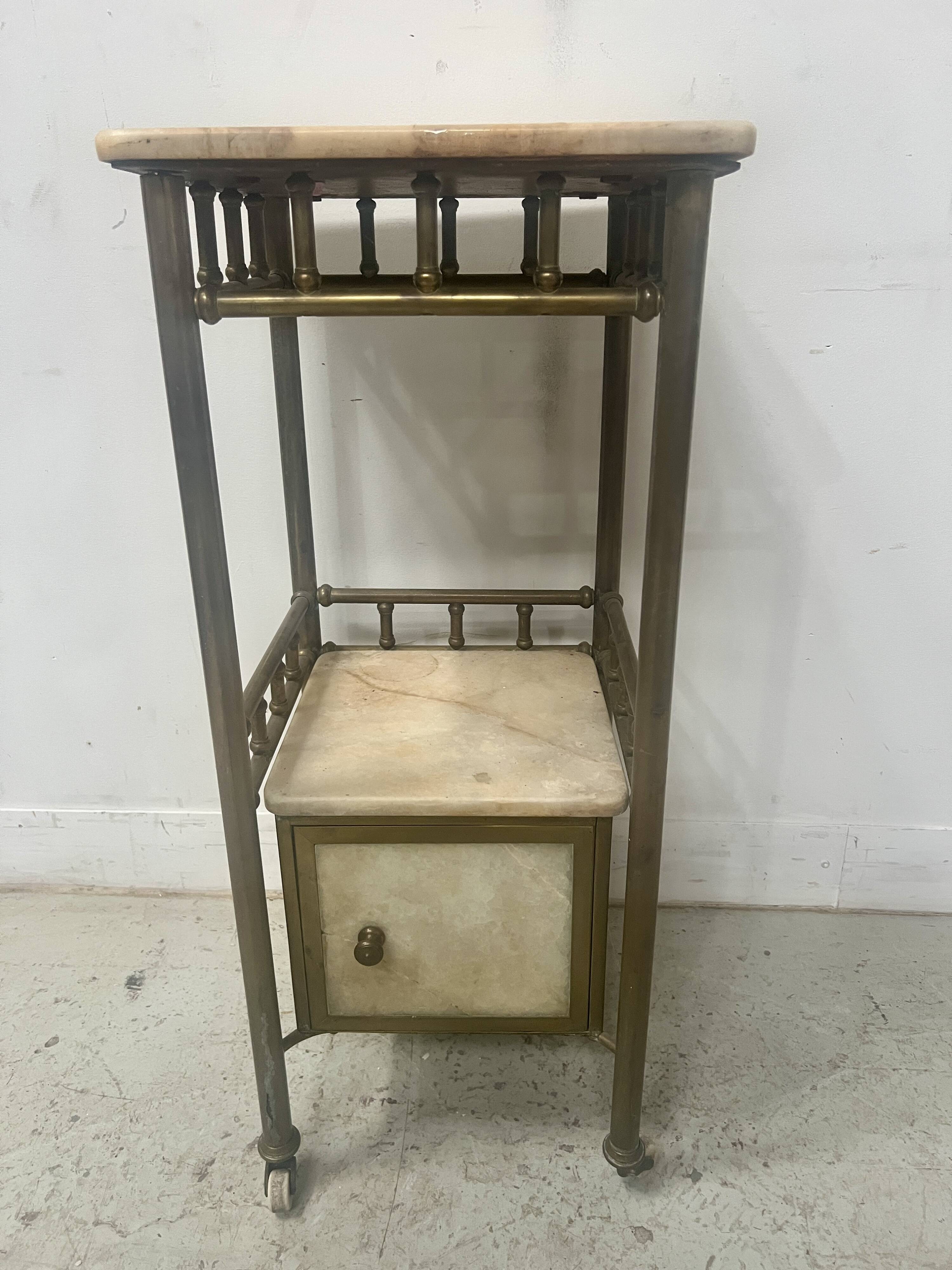 Art Deco bedside table in brass and veined marble, 20th century