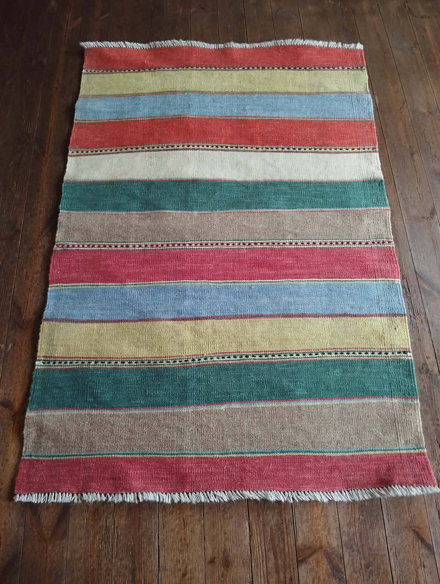 Handmade Persian Qashqai rug 165x110cm