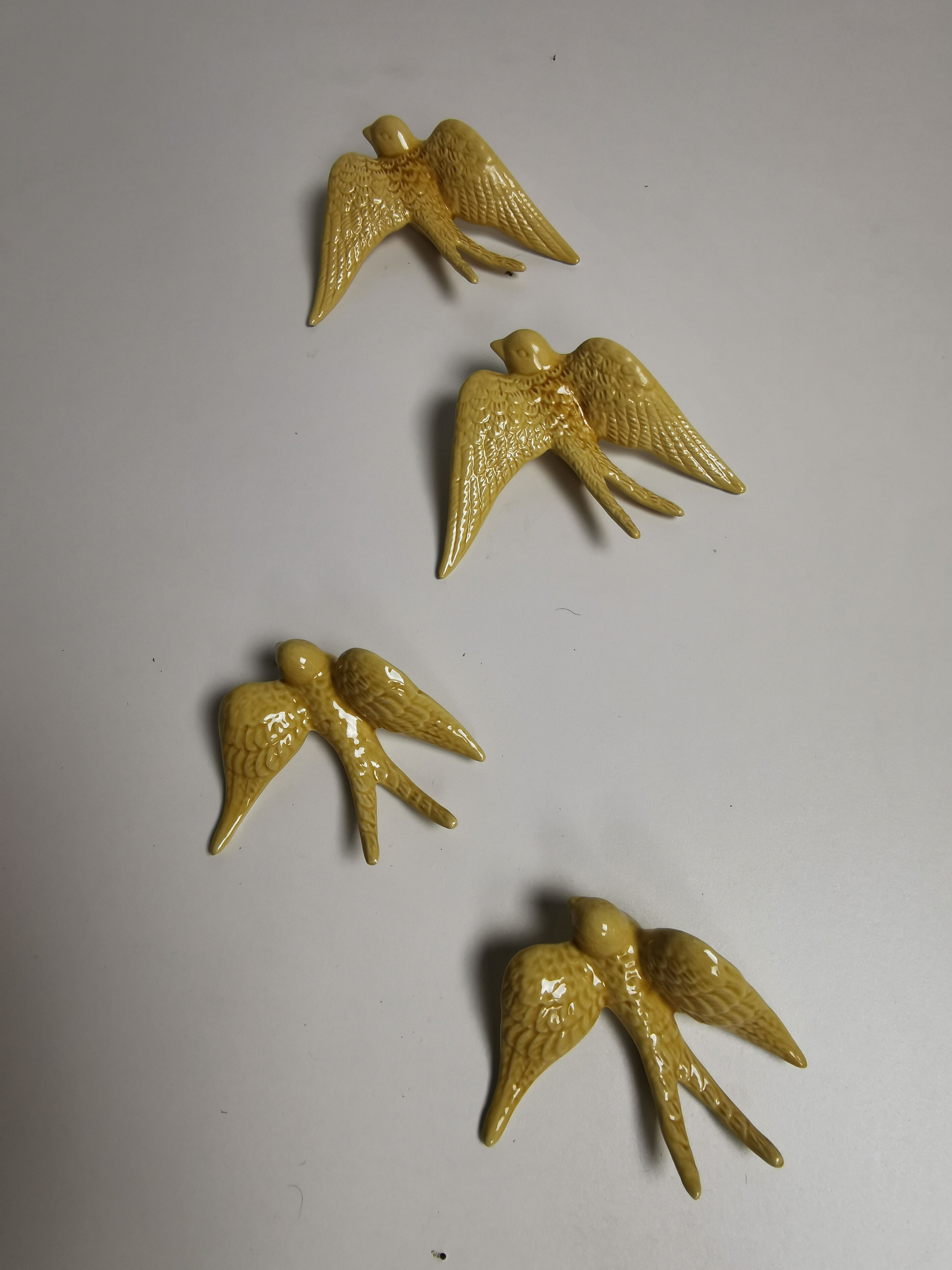 Batch of swallows in ceramic