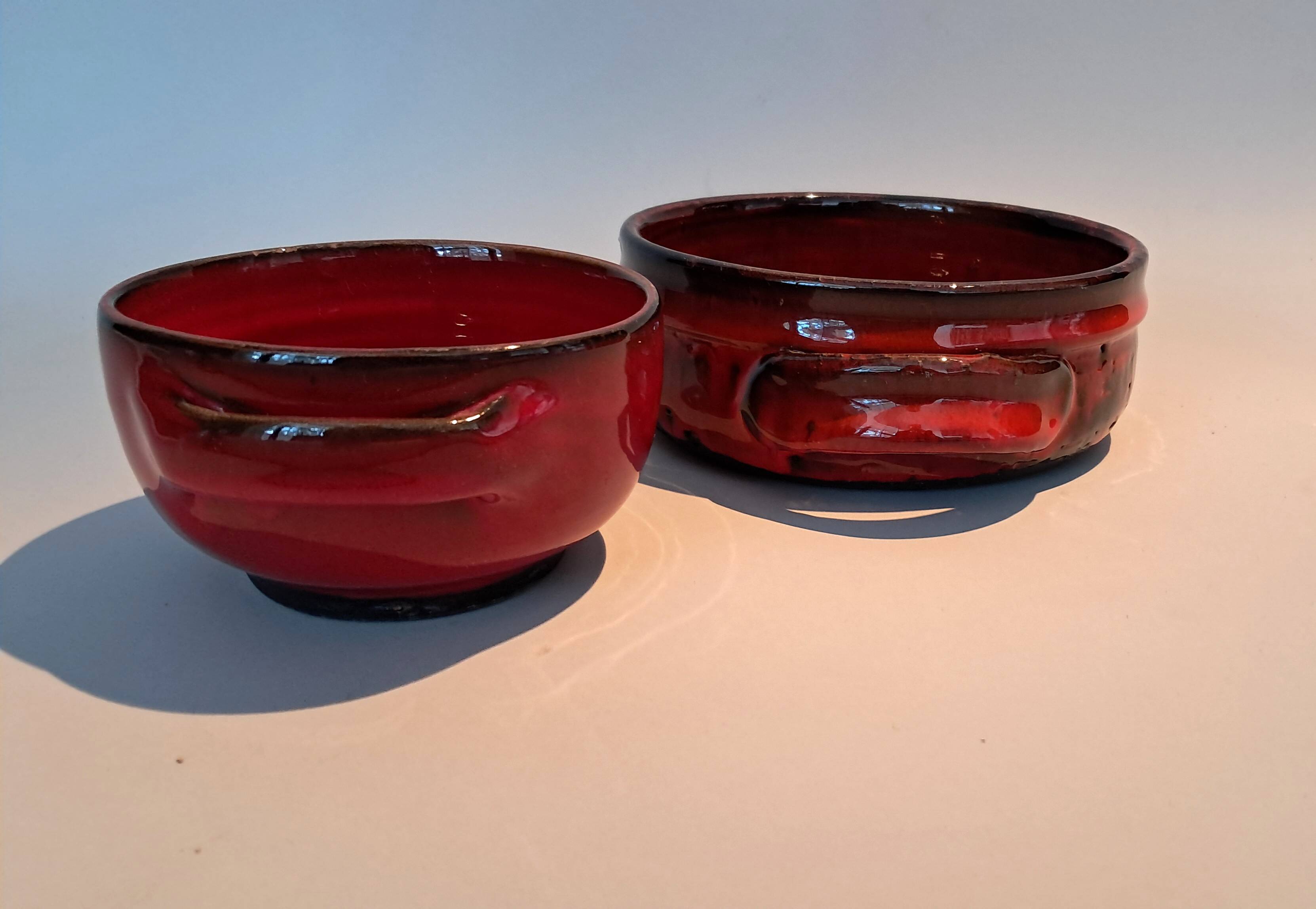 Red ceramic pieces by Gérard Hoffman (1917/1965).