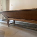 Kneading table